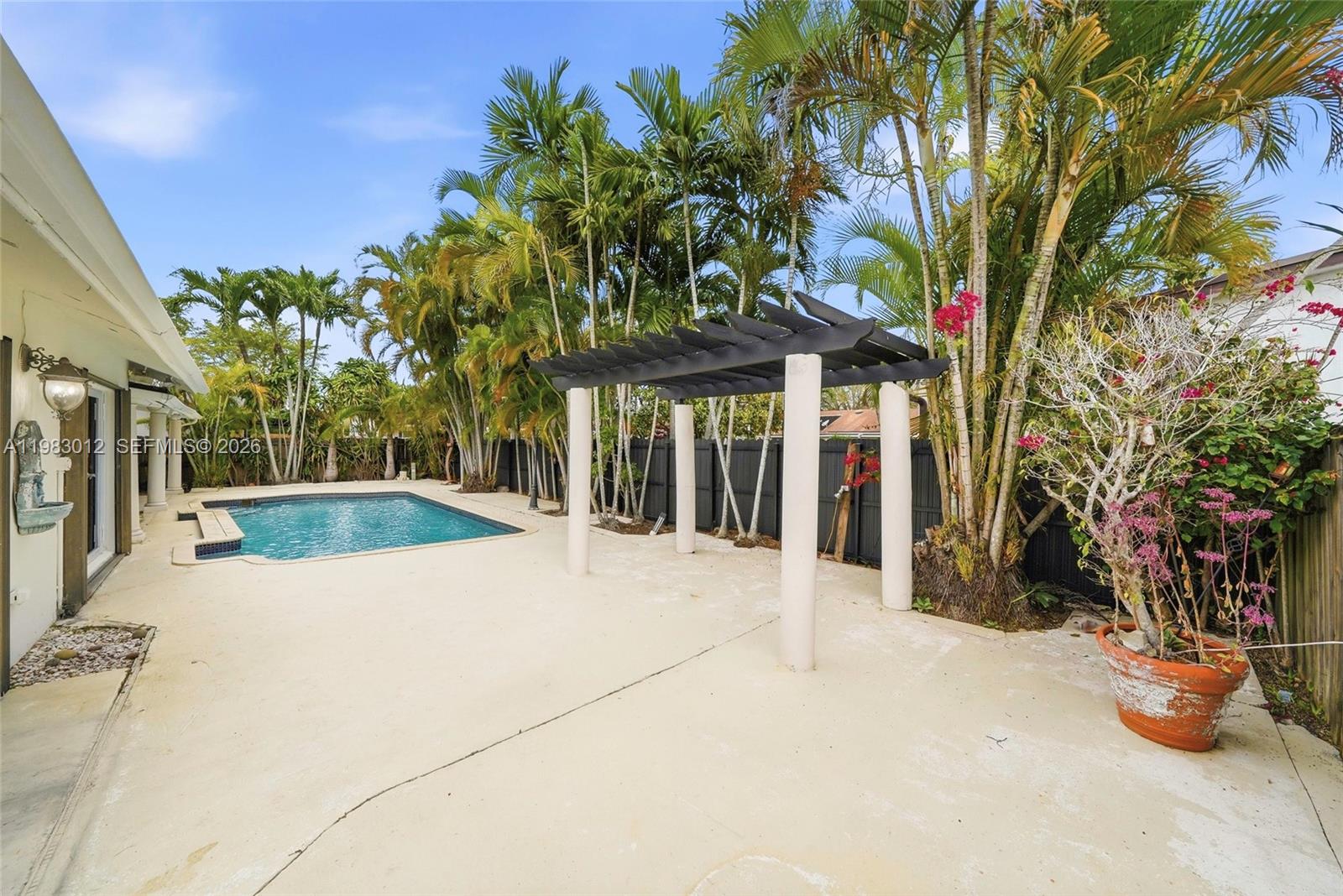 CALUSA CLUB ESTATES 6TH A - Residential