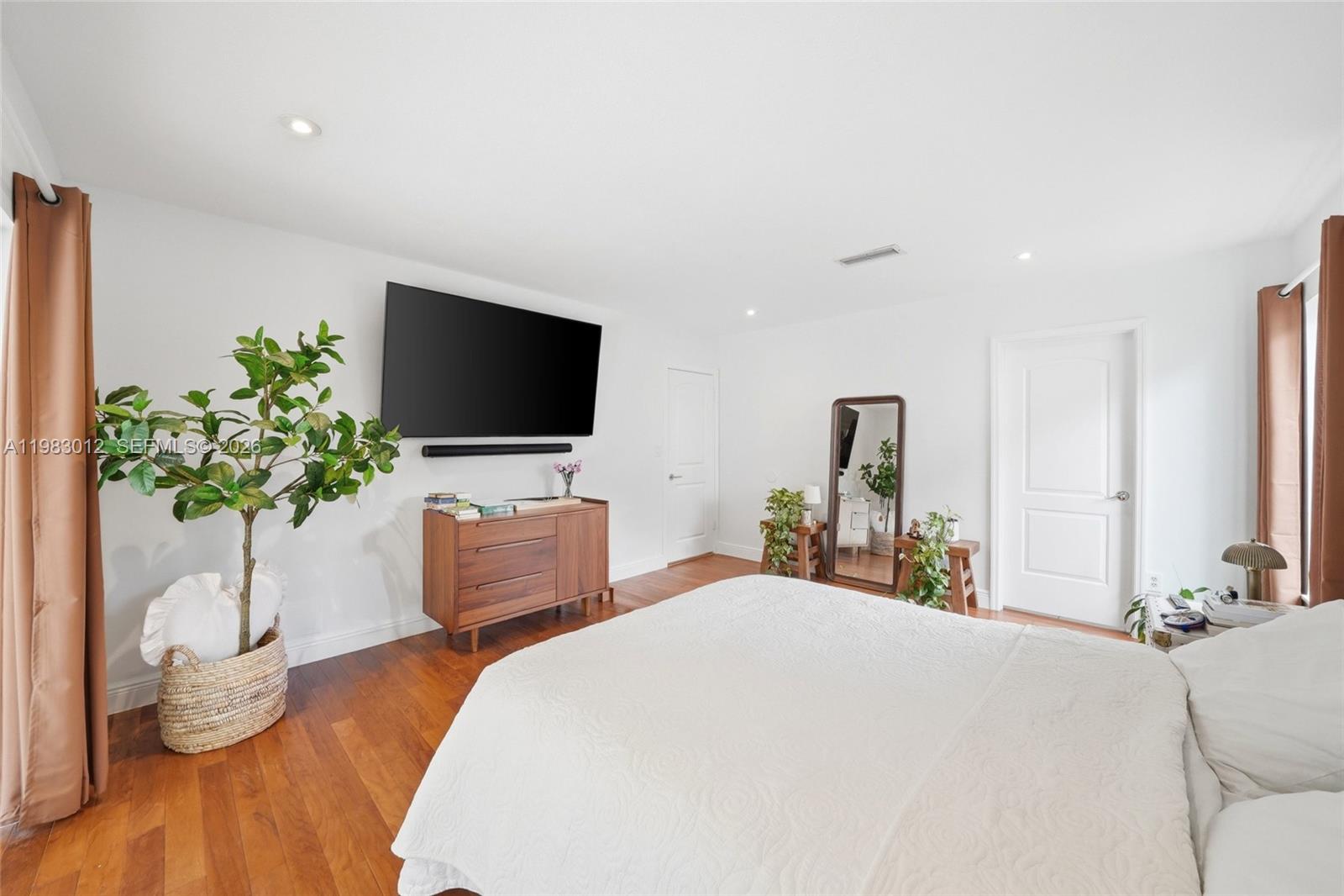 CALUSA CLUB ESTATES 6TH A - Residential