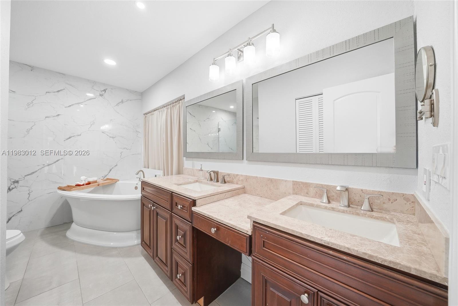 CALUSA CLUB ESTATES 6TH A - Residential