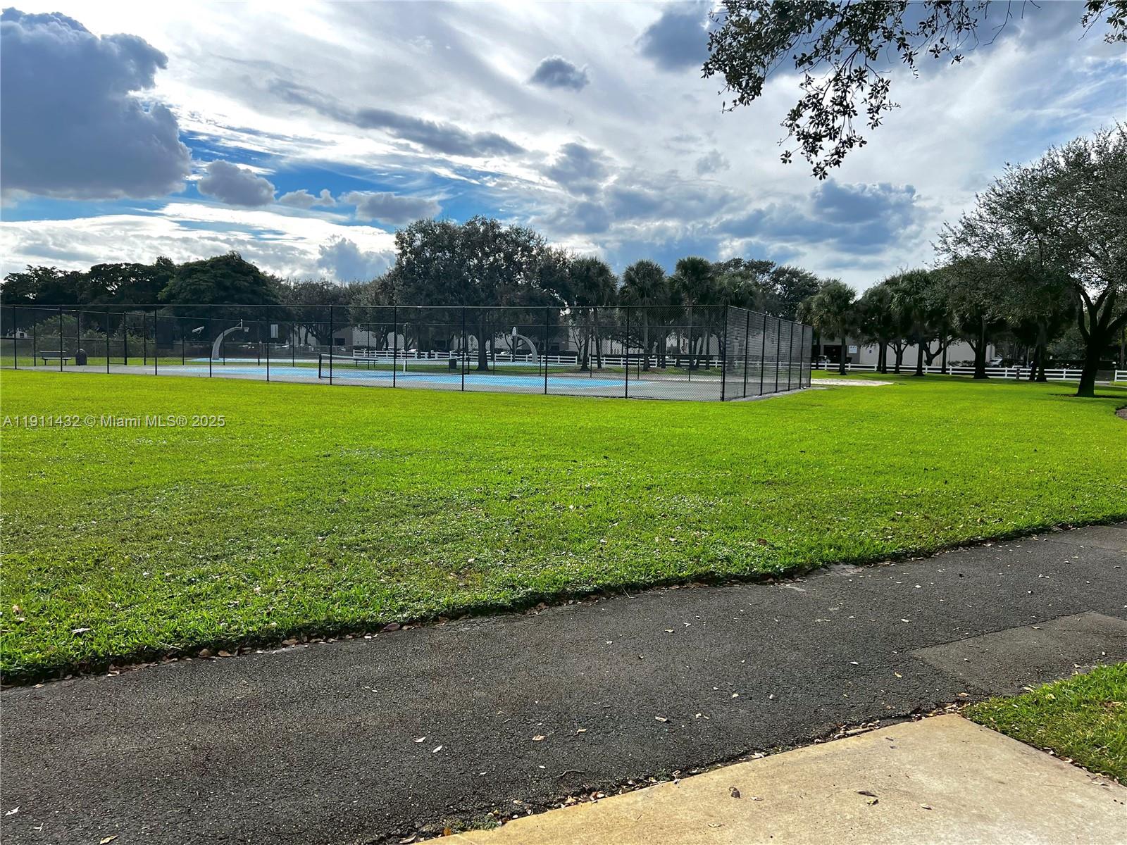 FLAMINGO GARDENS - Residential