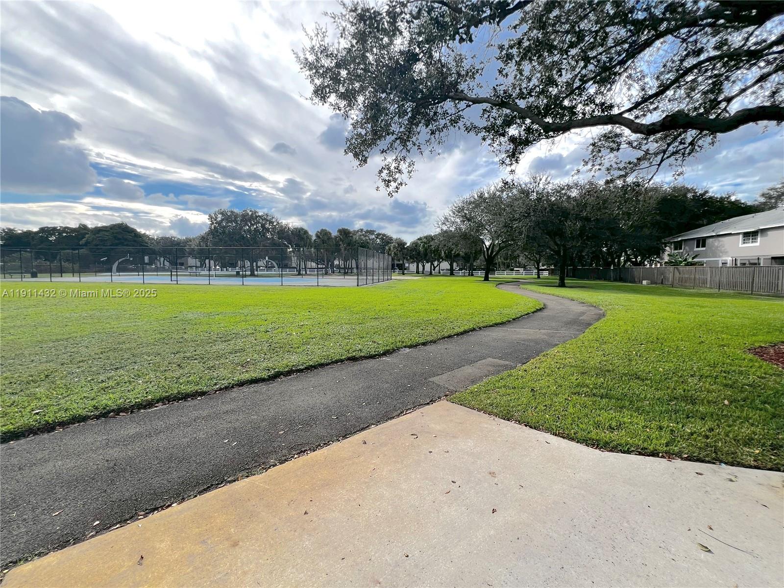 FLAMINGO GARDENS - Residential