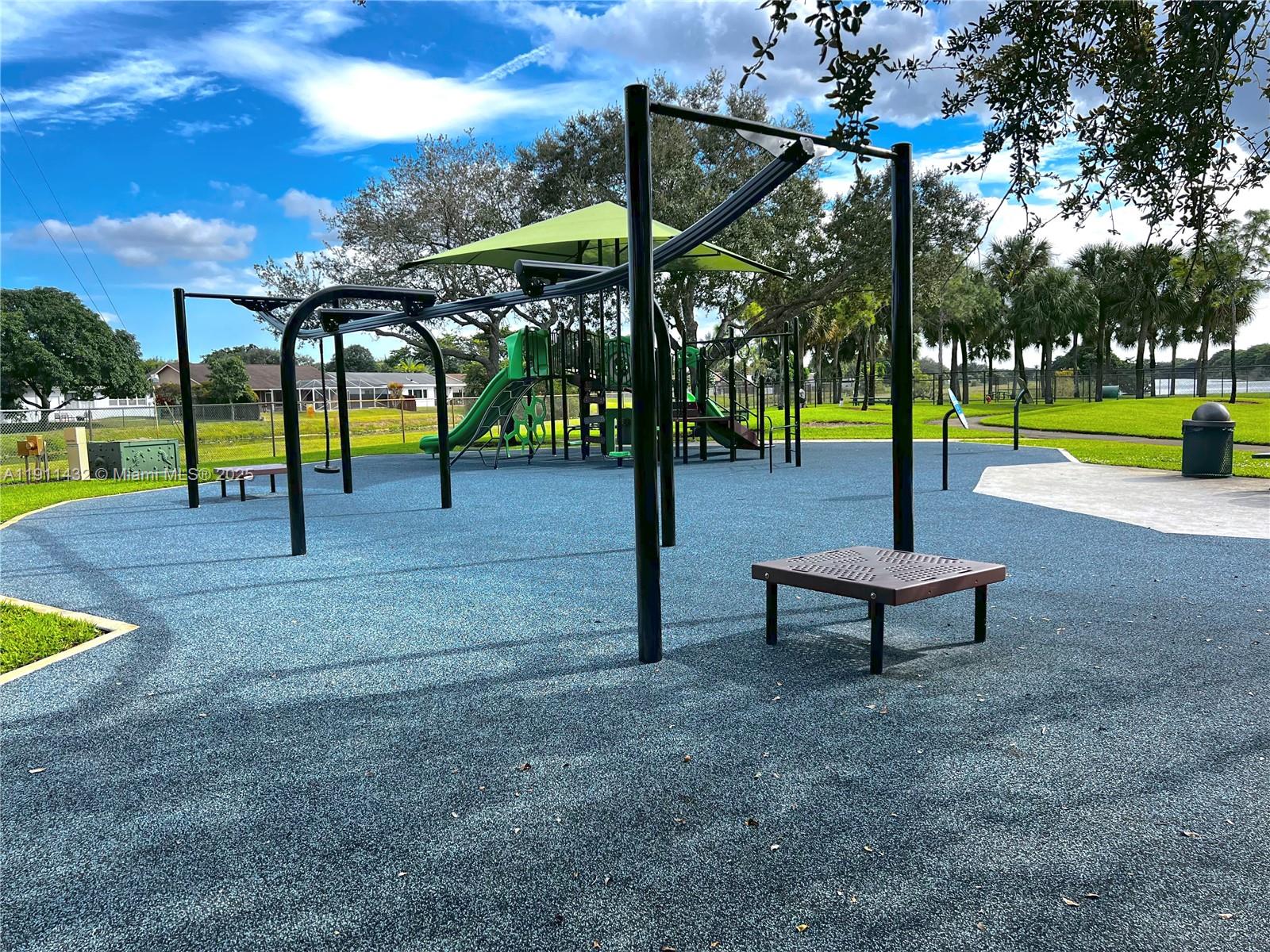 FLAMINGO GARDENS - Residential