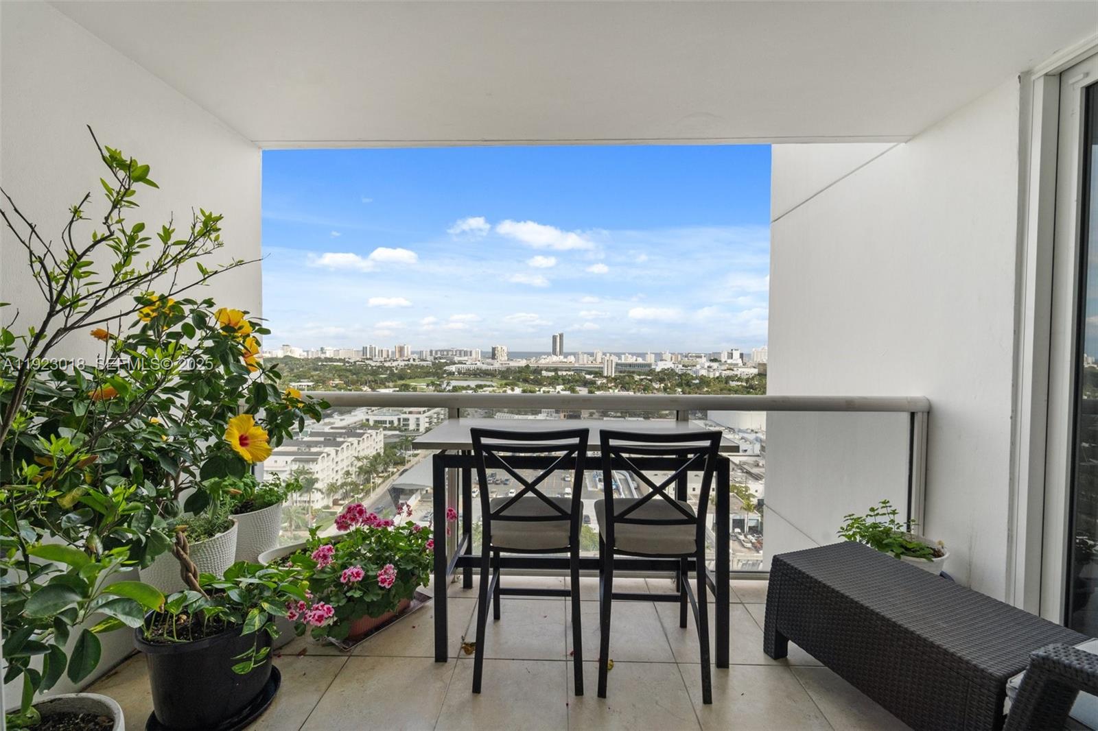 SUNSET HARBOUR NORTH COND - Residential