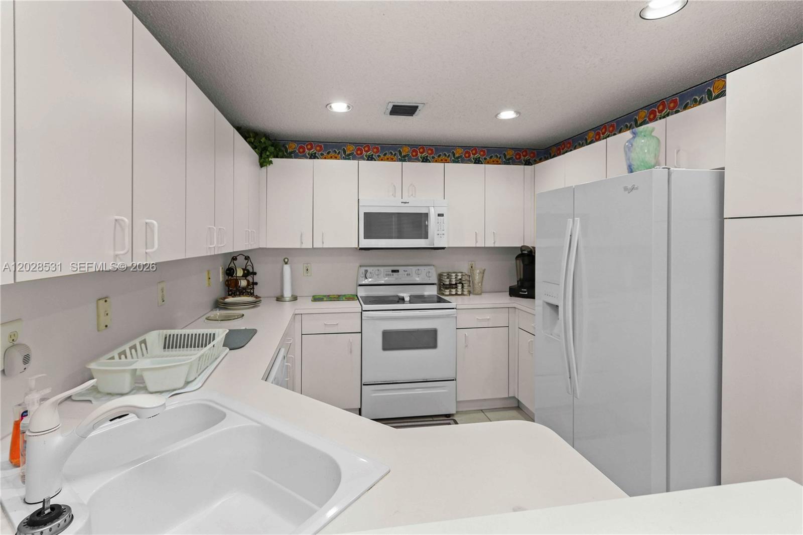 DORAL LANDINGS TOWNHOMES - Residential