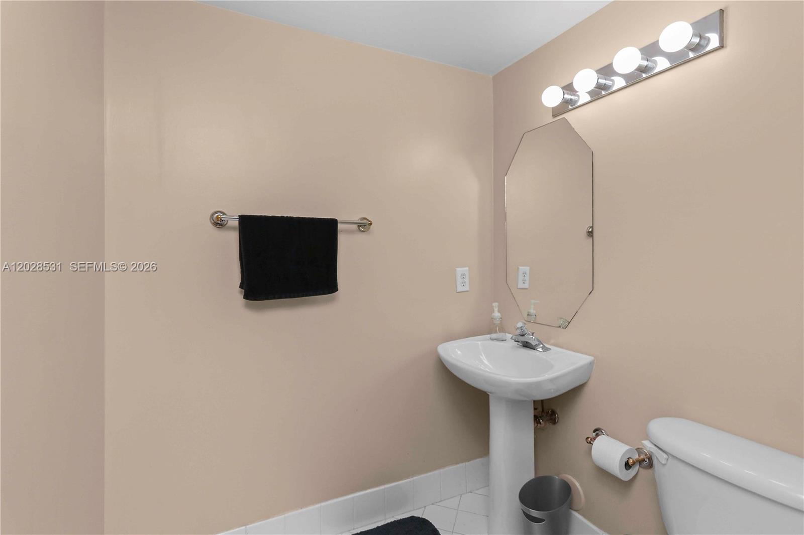 DORAL LANDINGS TOWNHOMES - Residential