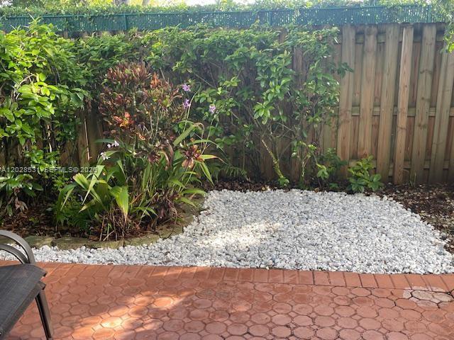 DORAL LANDINGS TOWNHOMES - Residential