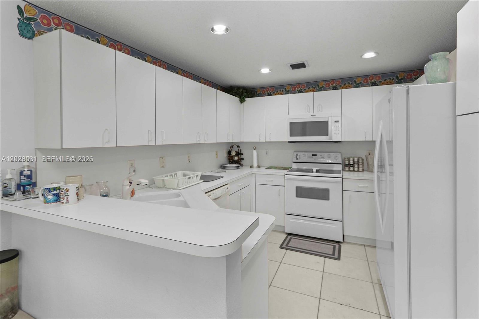 DORAL LANDINGS TOWNHOMES - Residential