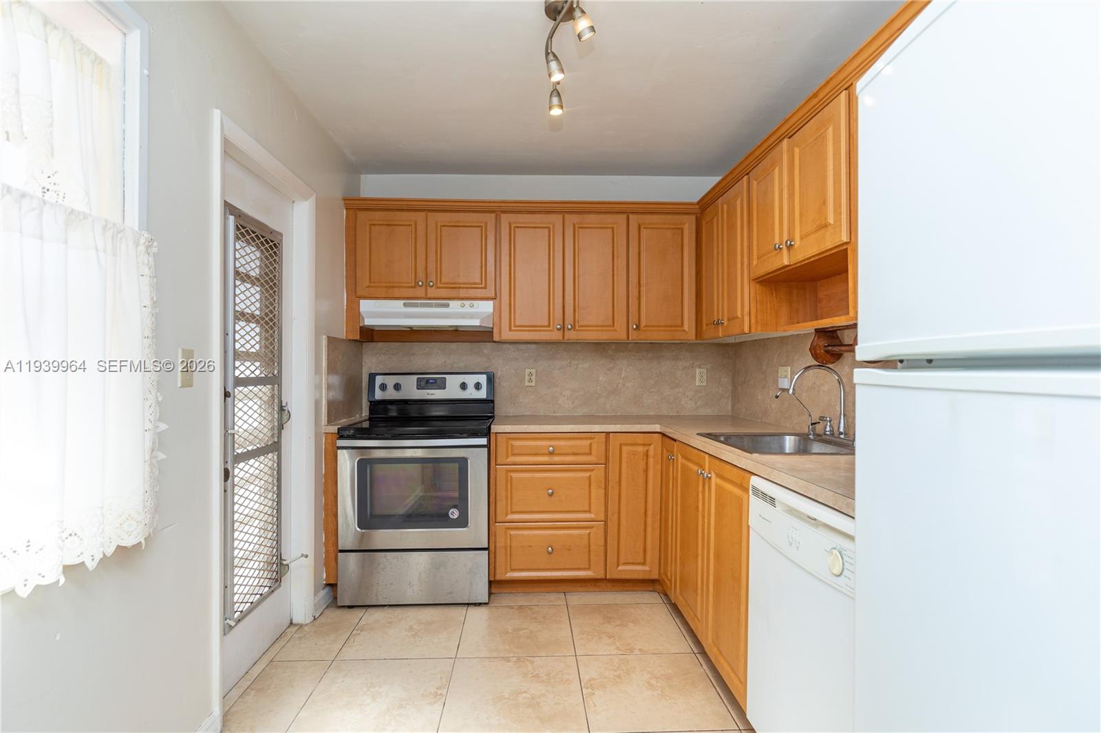 TOPAZ SOUTH CONDO - Residential