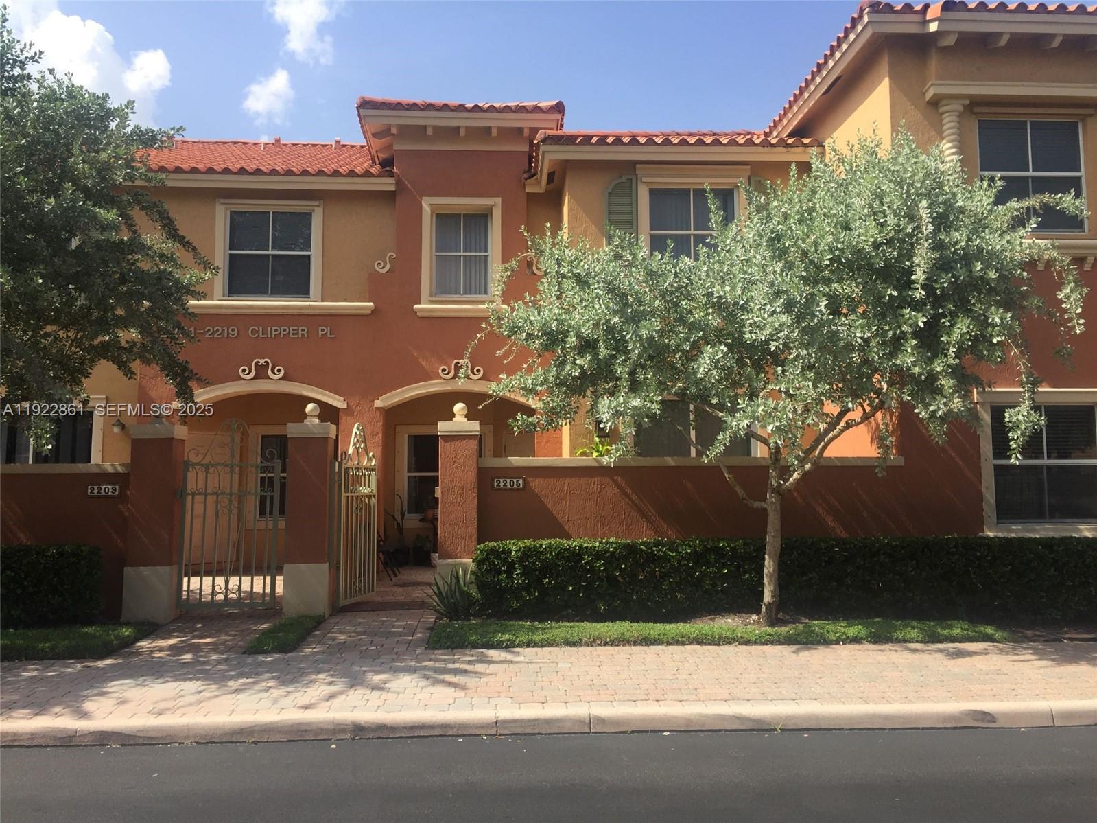 VILLAS AT HARBOR ISLES CO - Residential Lease