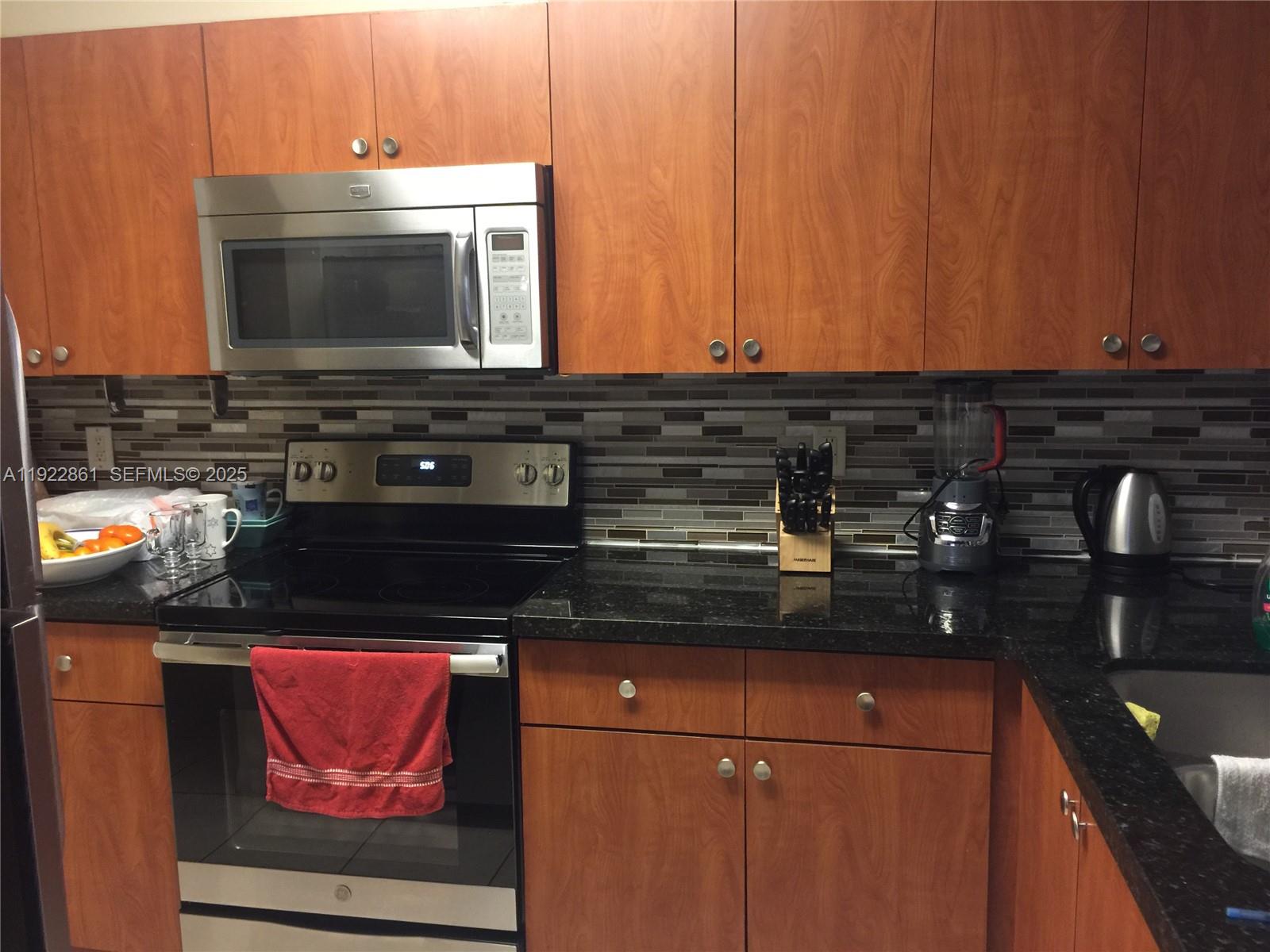 VILLAS AT HARBOR ISLES CO - Residential Lease