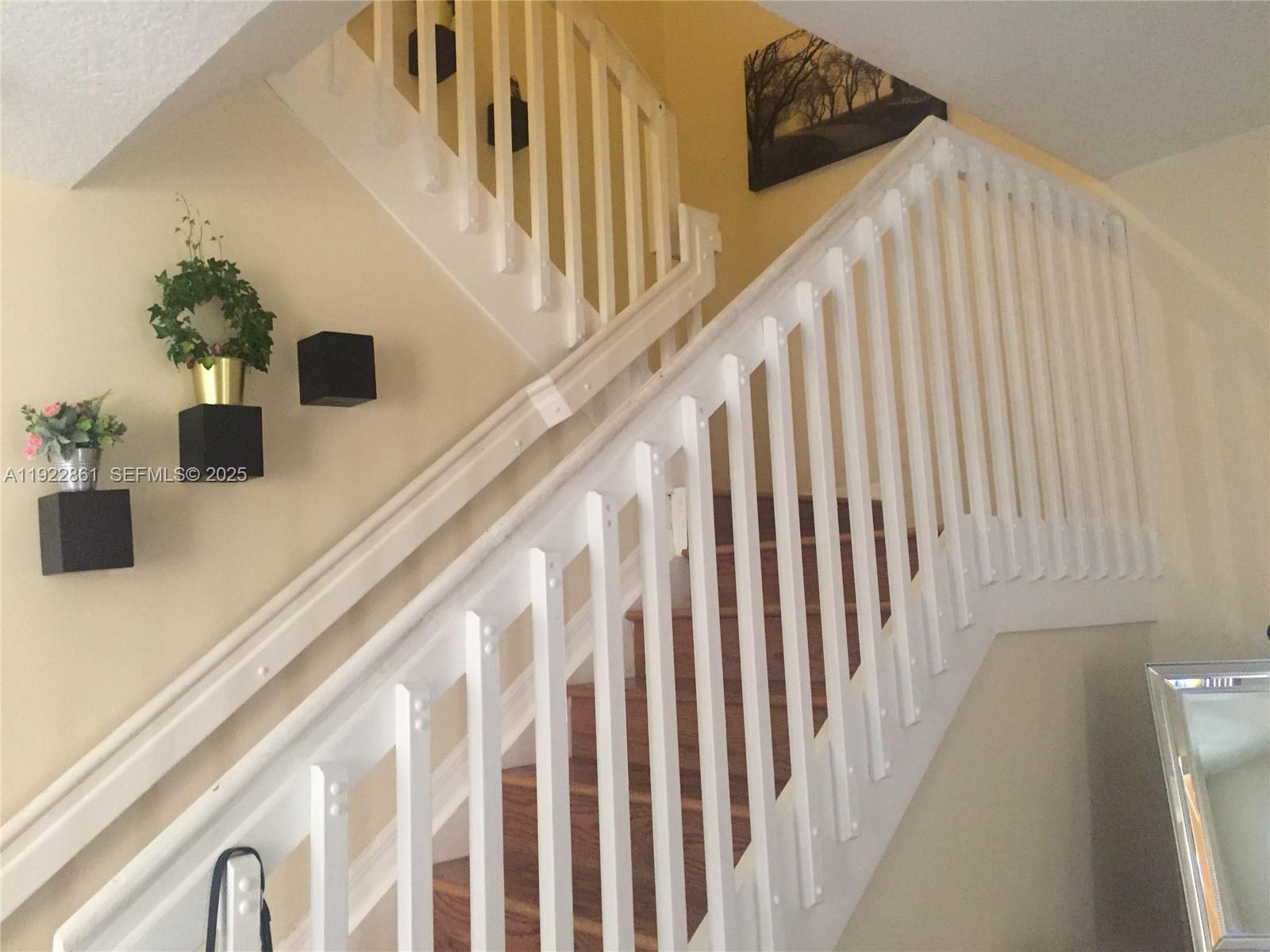 VILLAS AT HARBOR ISLES CO - Residential Lease