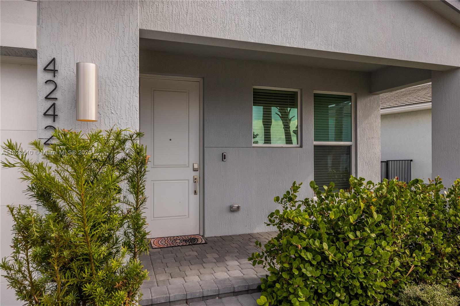 4242 Rosa Dr