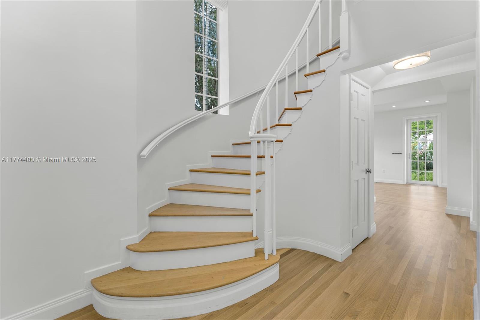 6675 Roxbury Ln
