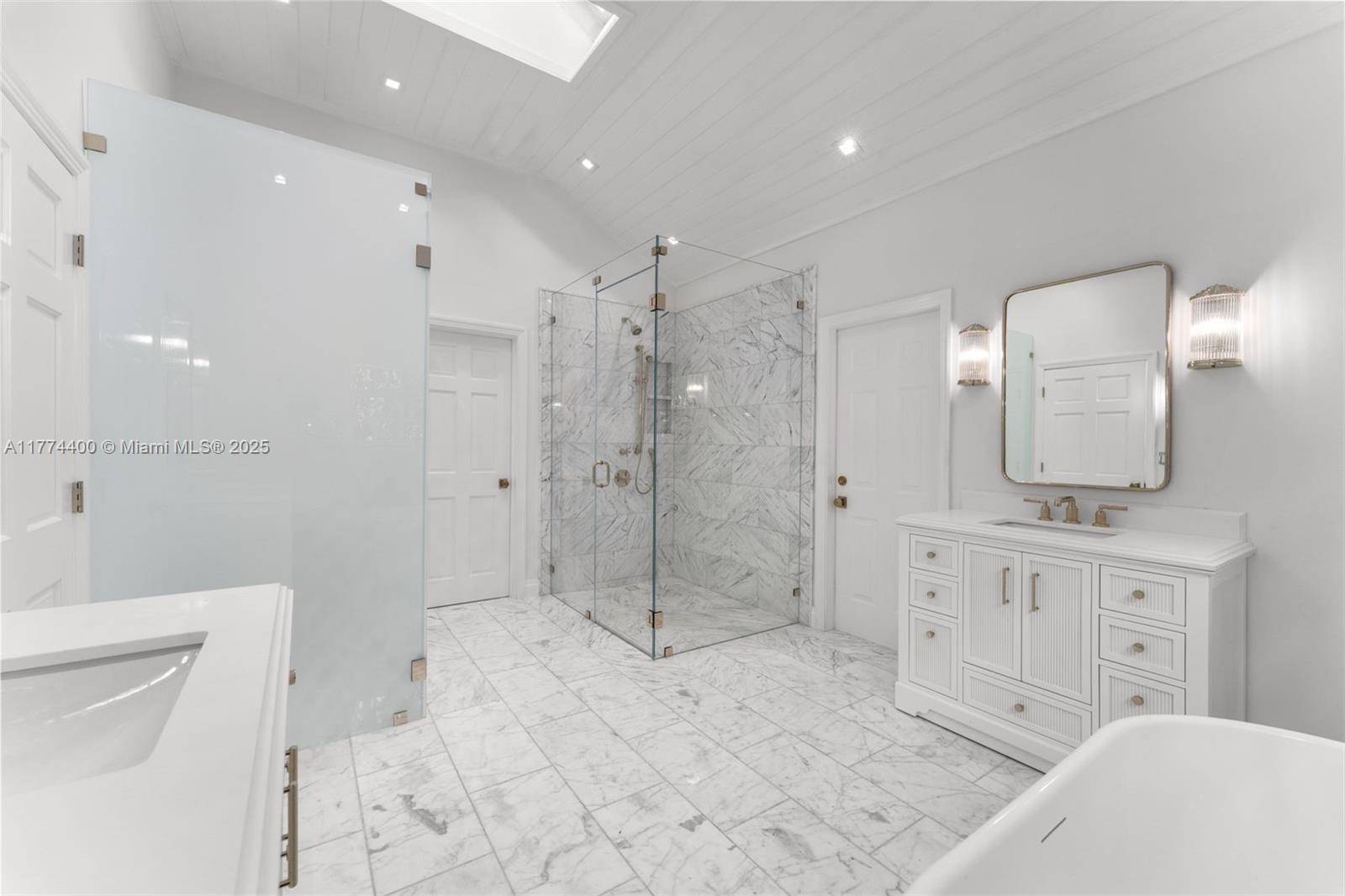 6675 Roxbury Ln