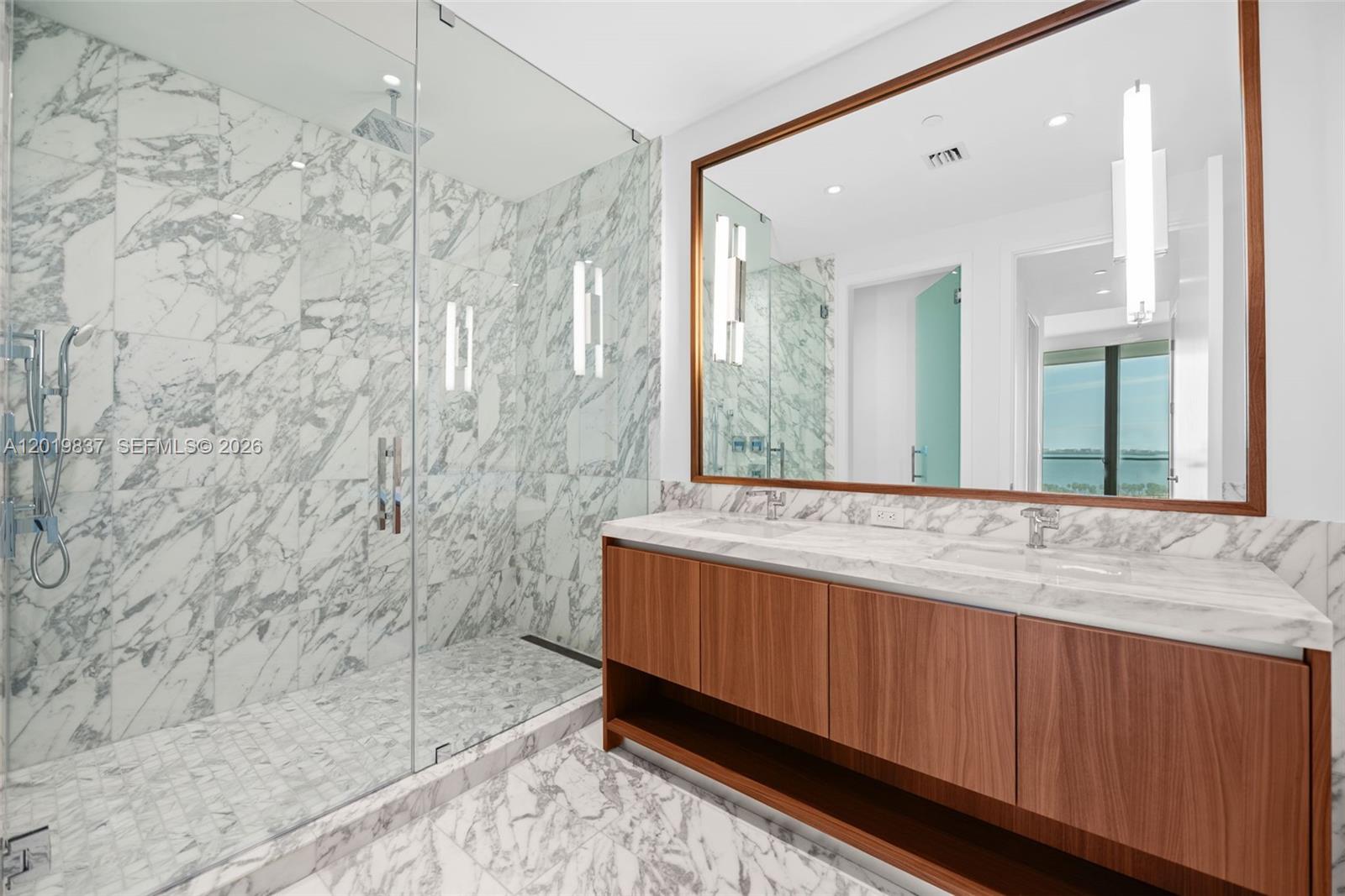 UNA RESIDENCES - Residential