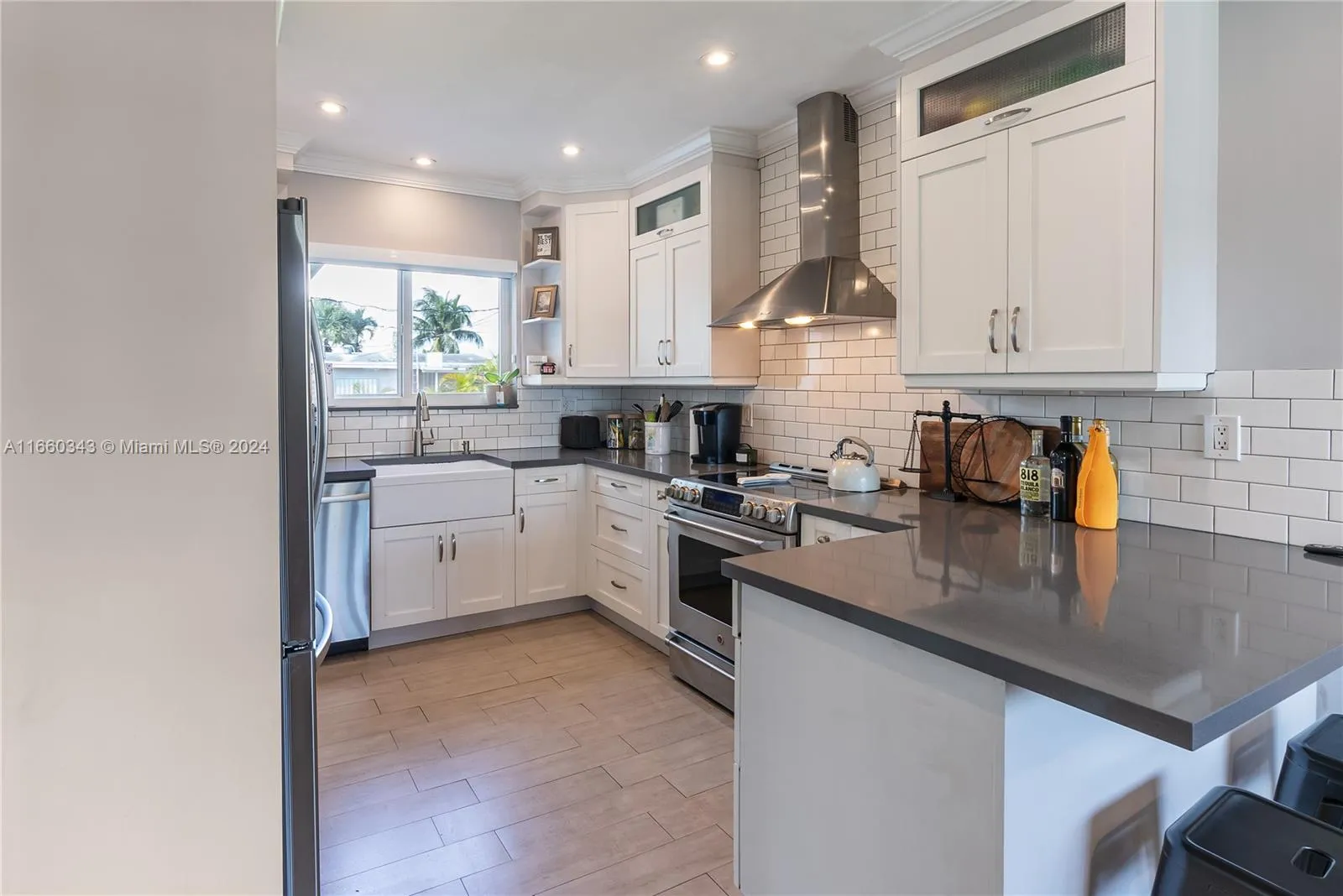 Miami, Florida 33165, United States, 3 Bedrooms Bedrooms, ,1 BathroomBathrooms,Residential,Pending,43523