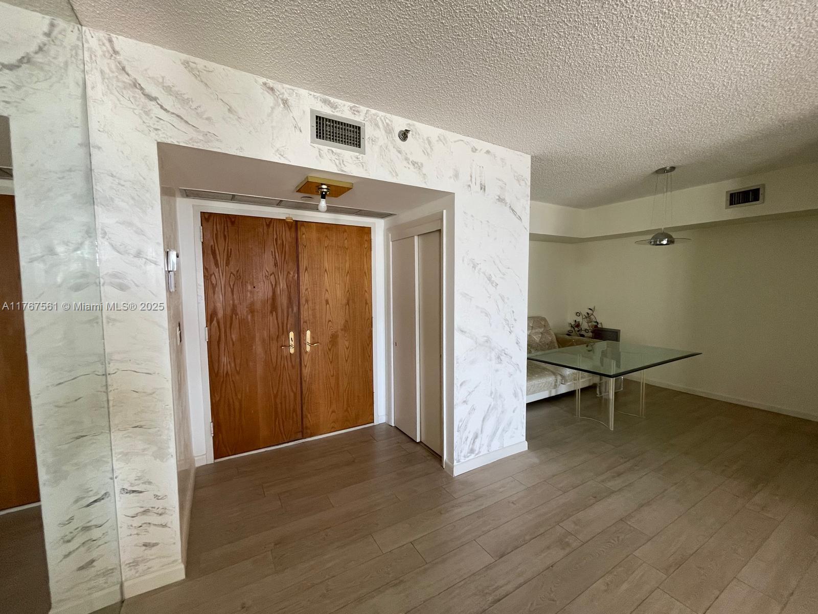 20281 E Country Club Dr 810