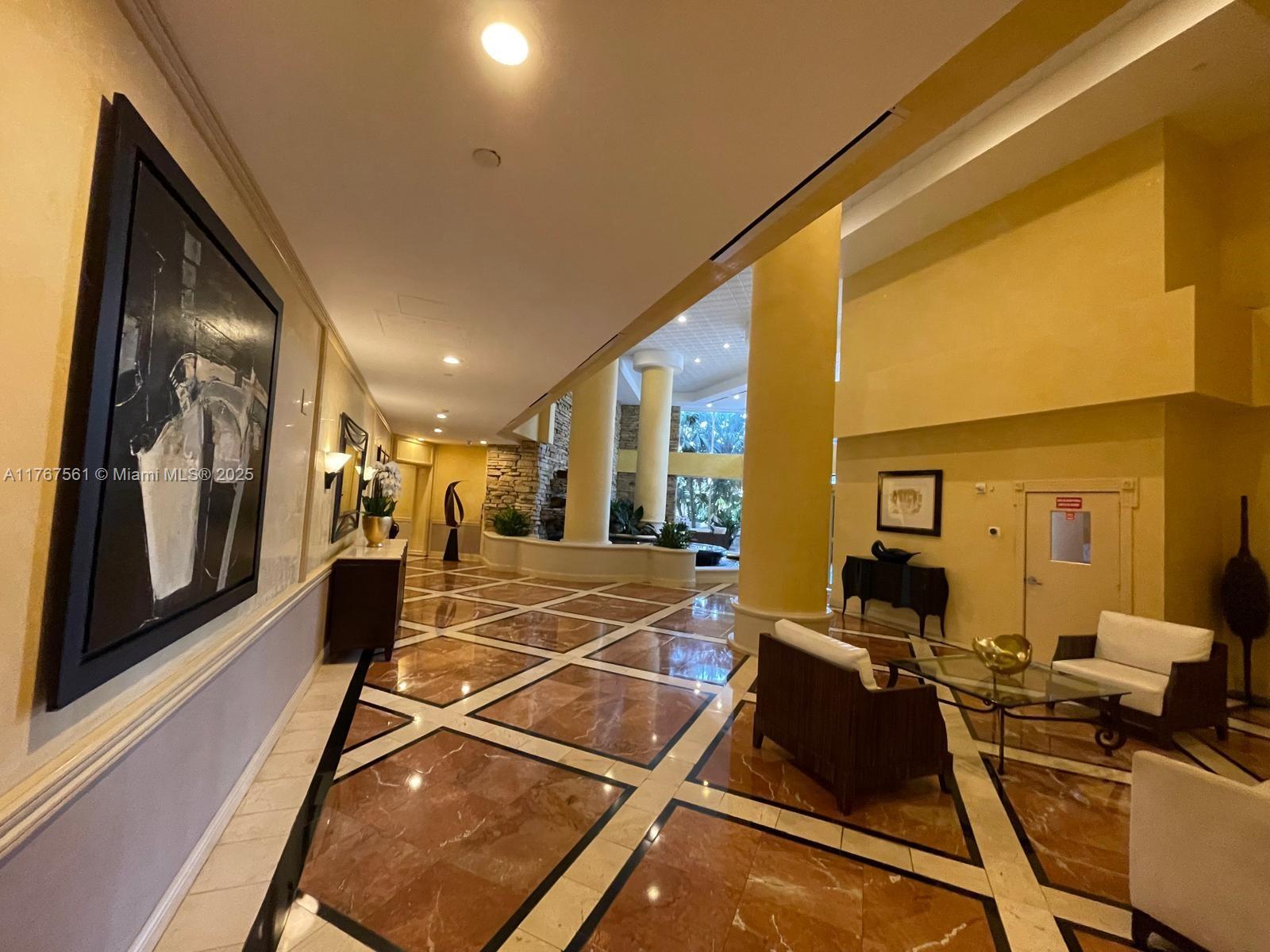 20281 E Country Club Dr 810