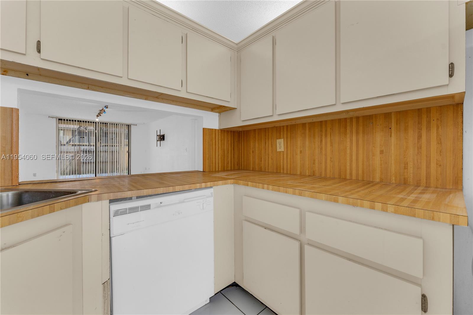 MISTY LAKE CONDO - Residential