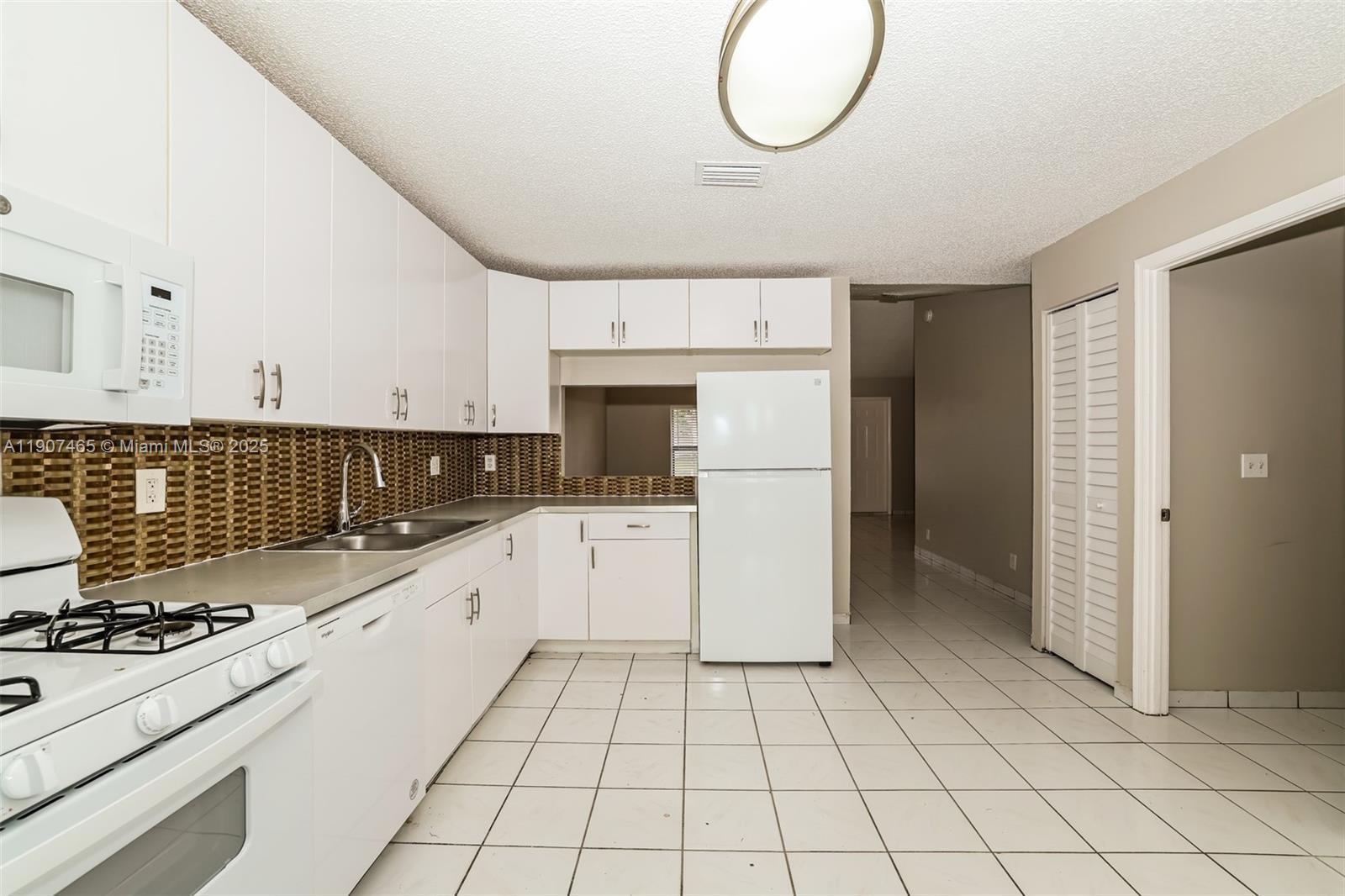 LANTANA HOMES 5 - Residential Lease