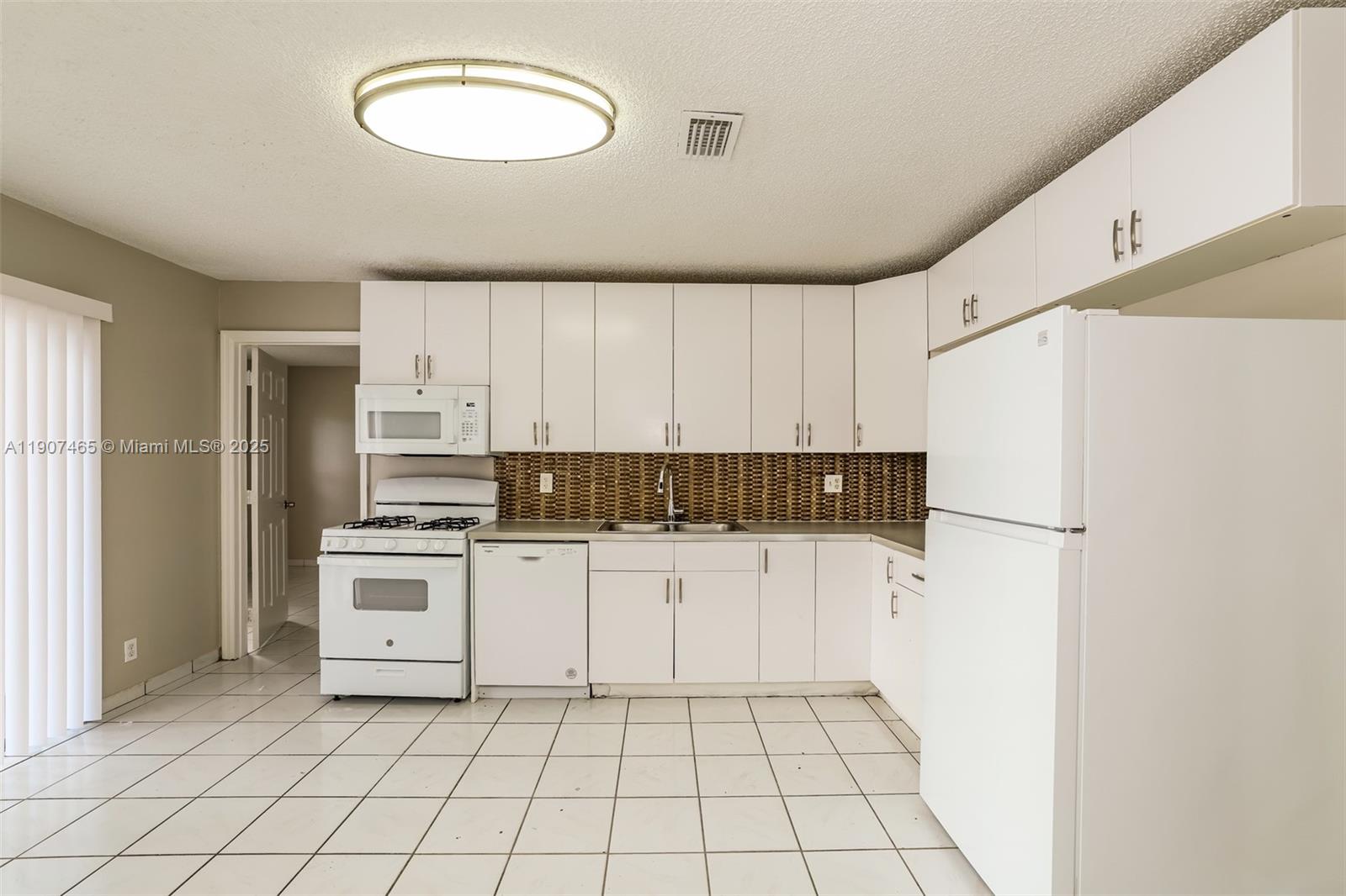 LANTANA HOMES 5 - Residential Lease