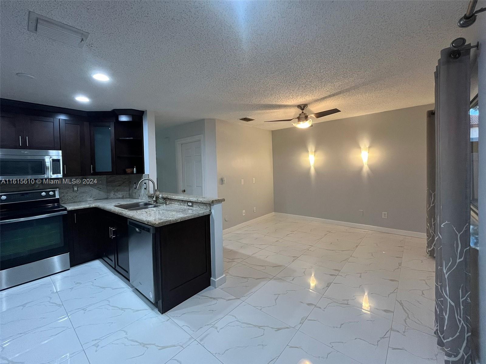 View Pembroke Pines, FL 33029 townhome