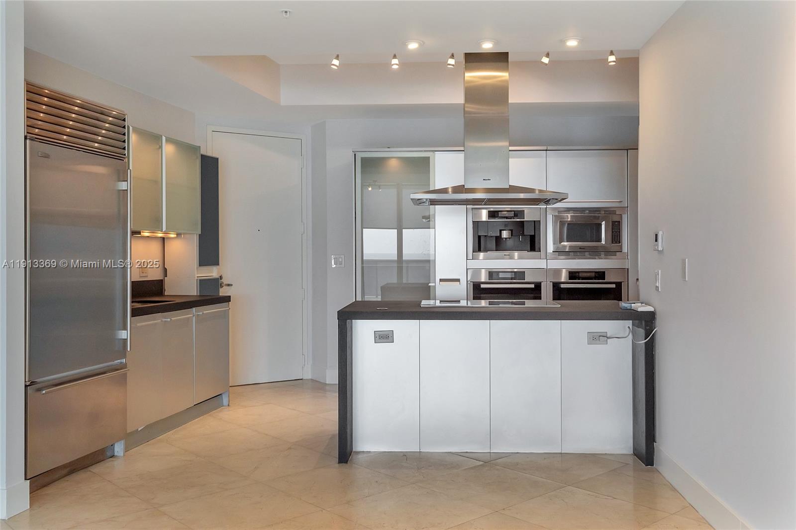 TRUMP ROYALE CONDO - Residential Lease