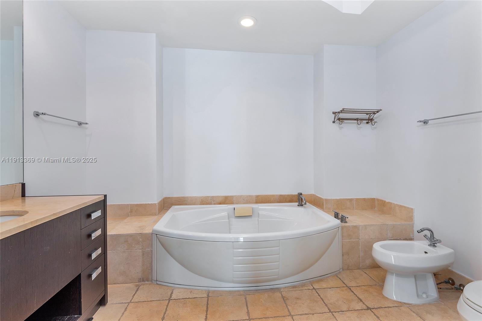 TRUMP ROYALE CONDO - Residential Lease