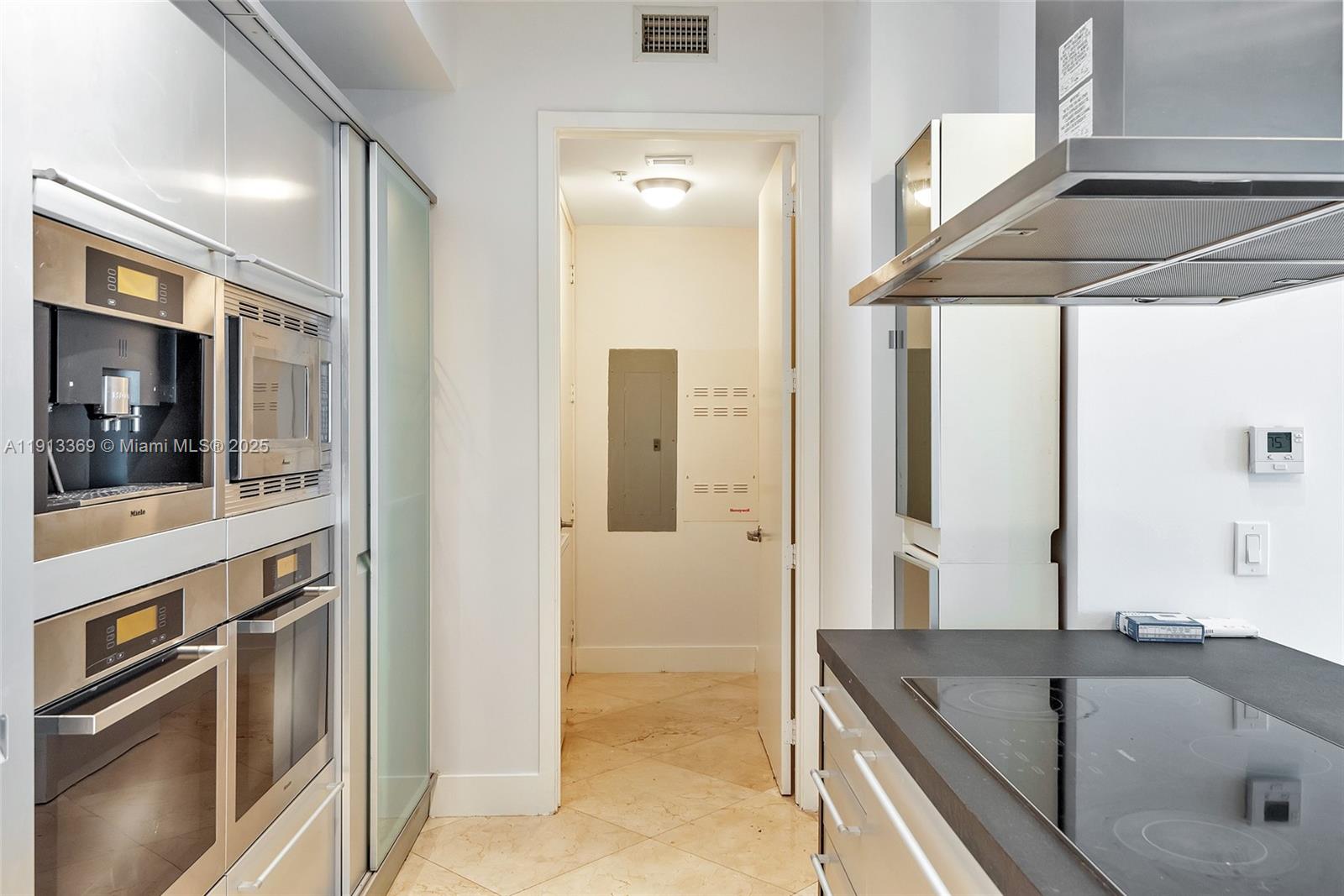 TRUMP ROYALE CONDO - Residential Lease