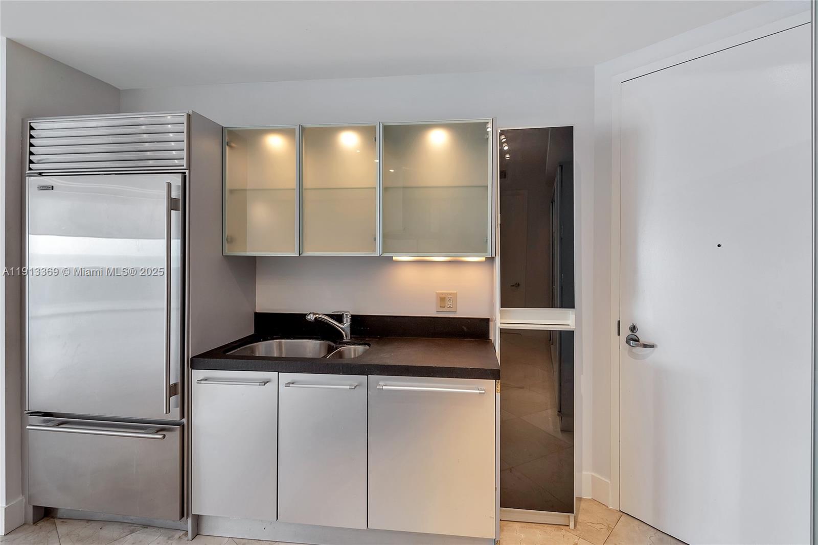 TRUMP ROYALE CONDO - Residential Lease