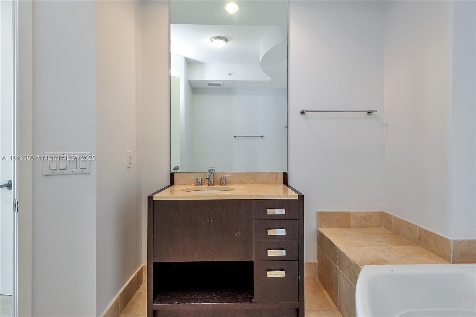 TRUMP ROYALE CONDO - Residential Lease