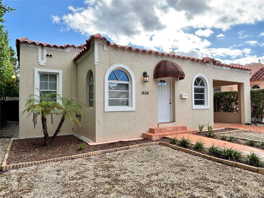 Fantastic and very spacious 2-bedroom, 2-bath PLUS den, single-family home in a great location. This bright and welcoming home offers an expansive living room and dining room, a spacious primary bedroom, and a well-laid-out kitchen and laundry. Beautiful paned windows fill the space with natural light throughout. Complete with a carport and a great open floor plan, this home is a wonderful opportunity in a highly desirable area.