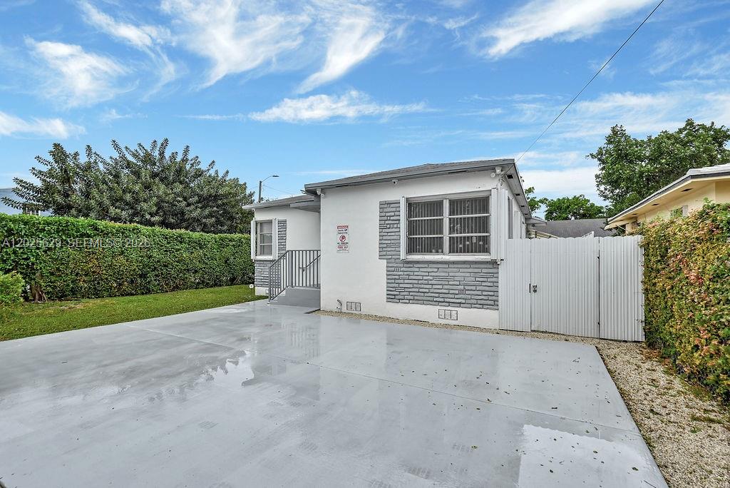 TWELFTH ST MANORS - Residential