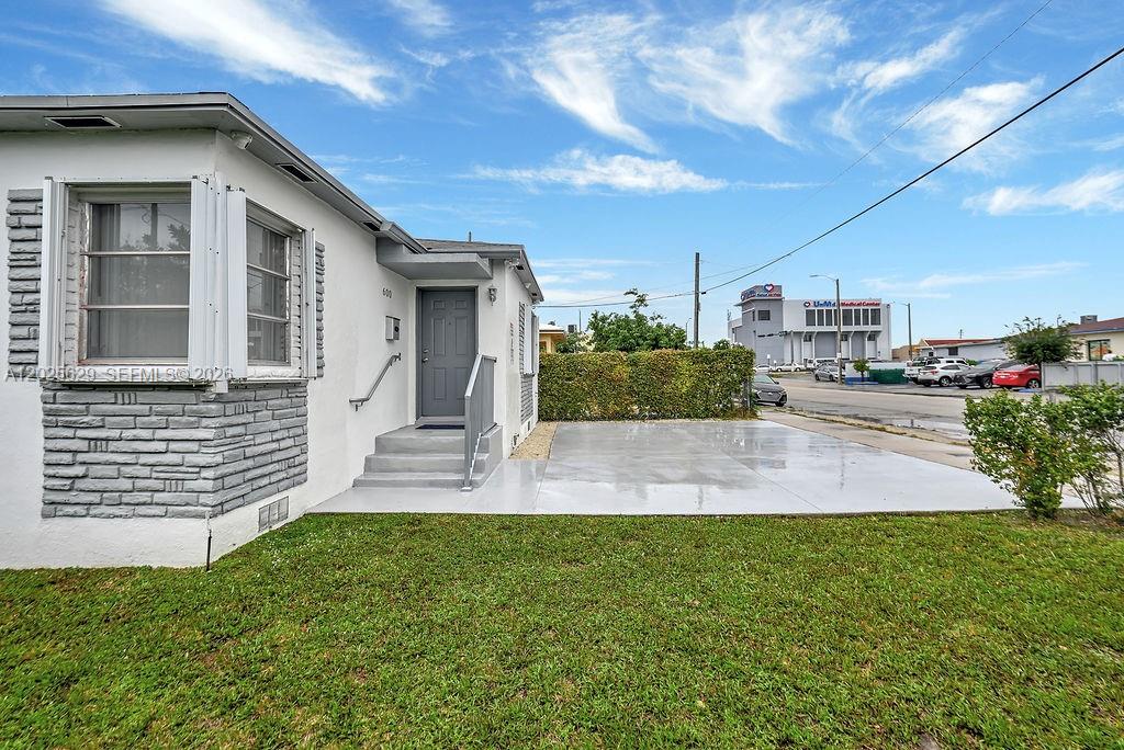 TWELFTH ST MANORS - Residential