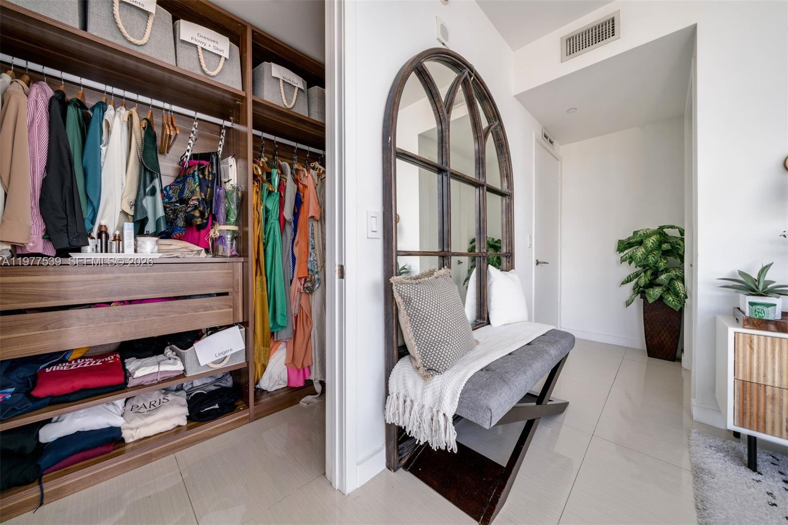 ICON BAY CONDO - Residential Lease