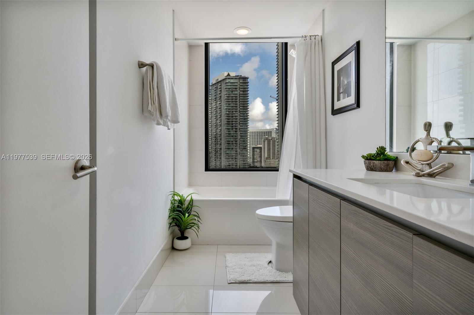 ICON BAY CONDO - Residential Lease