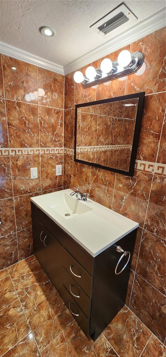 VILLA RUSTICA I CONDO - Residential Lease