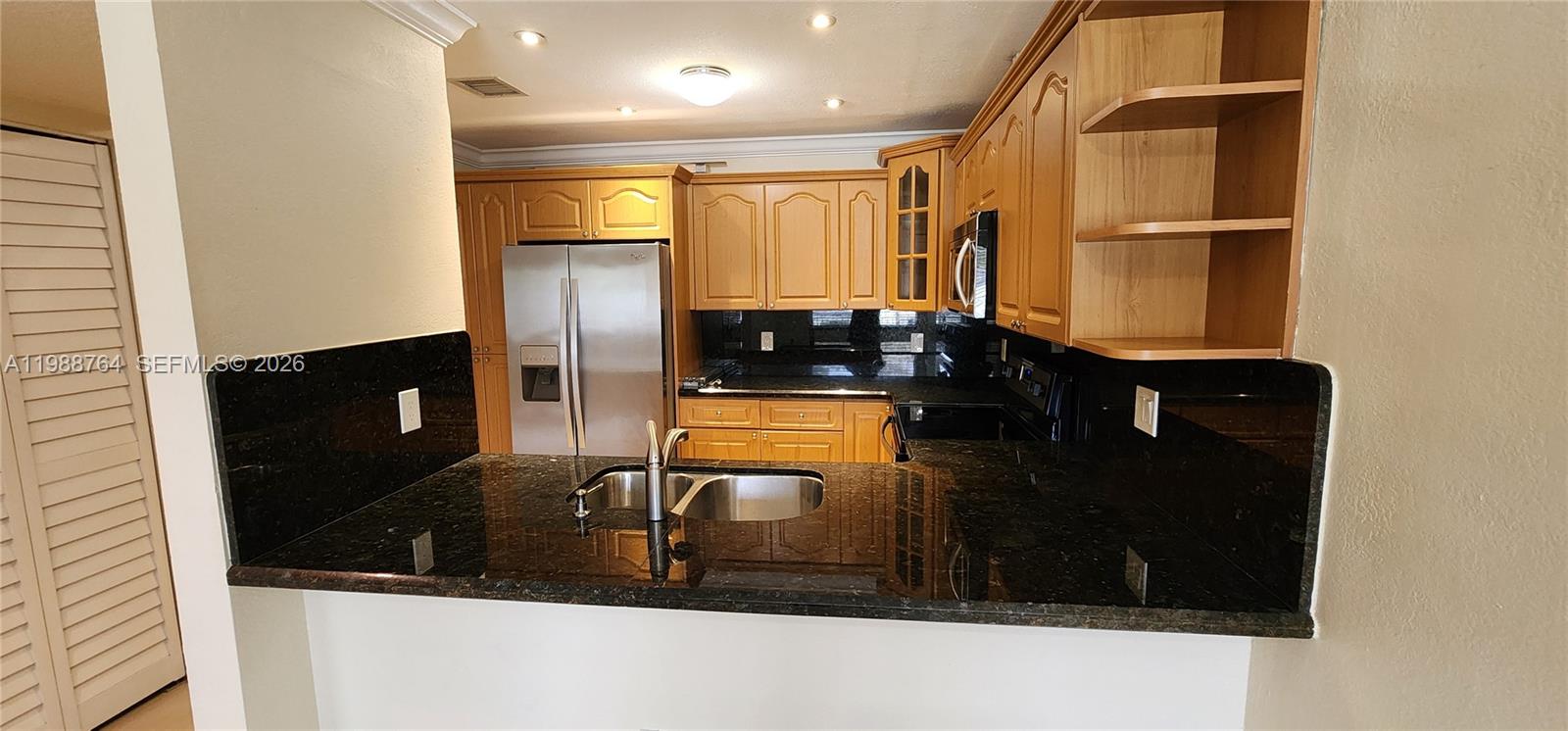 VILLA RUSTICA I CONDO - Residential Lease