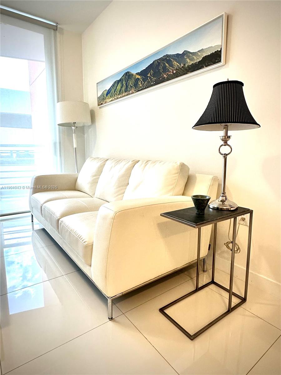 GRAND BAY COMMONS SOUTH - Residential Lease