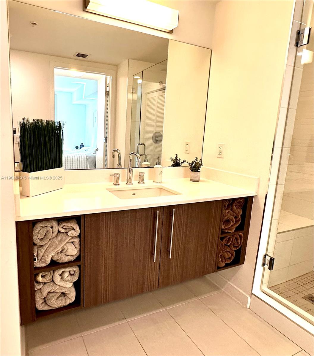 GRAND BAY COMMONS SOUTH - Residential Lease