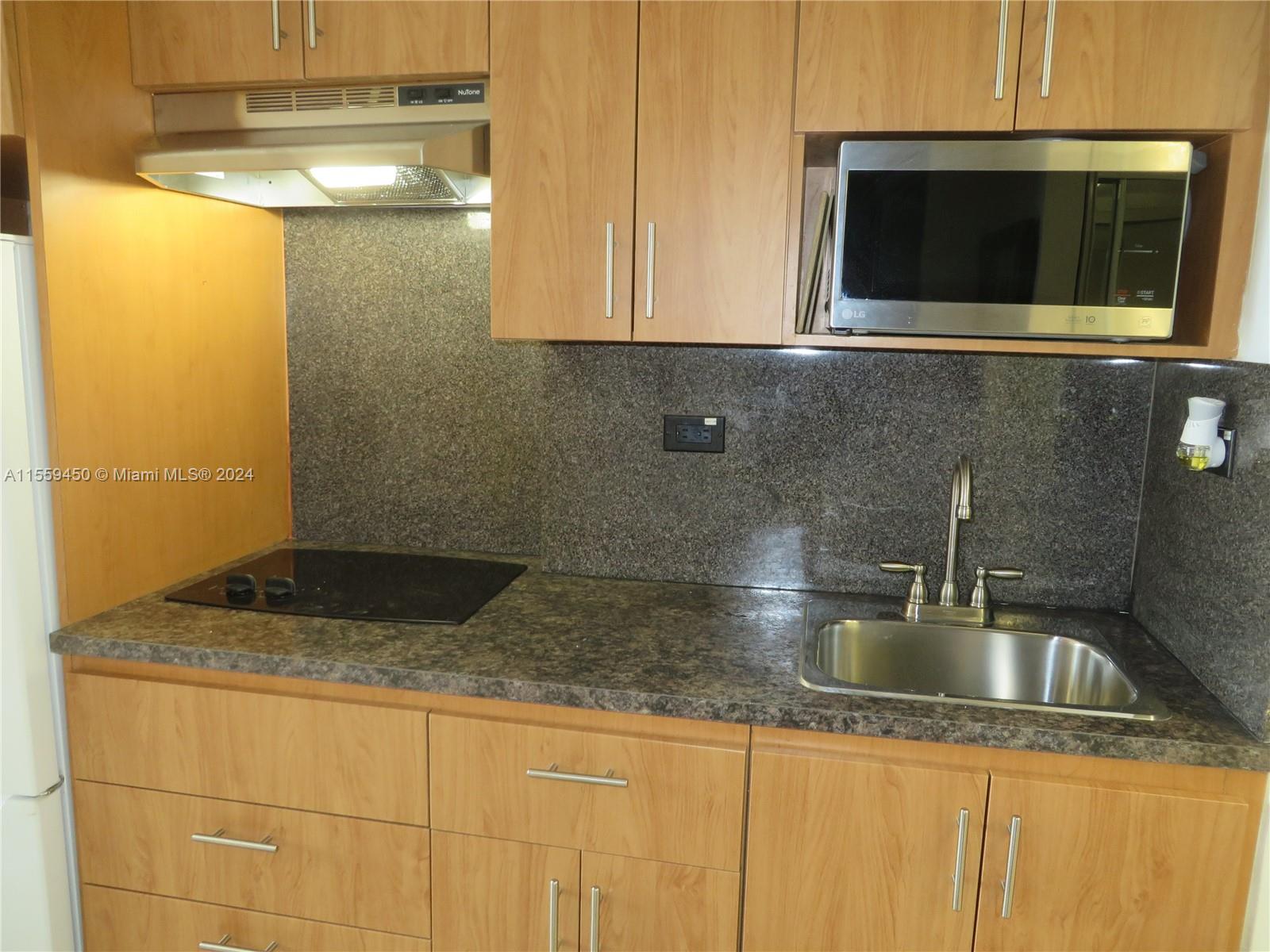 THE AVENTURA BEACH CLUB C - Residential Lease