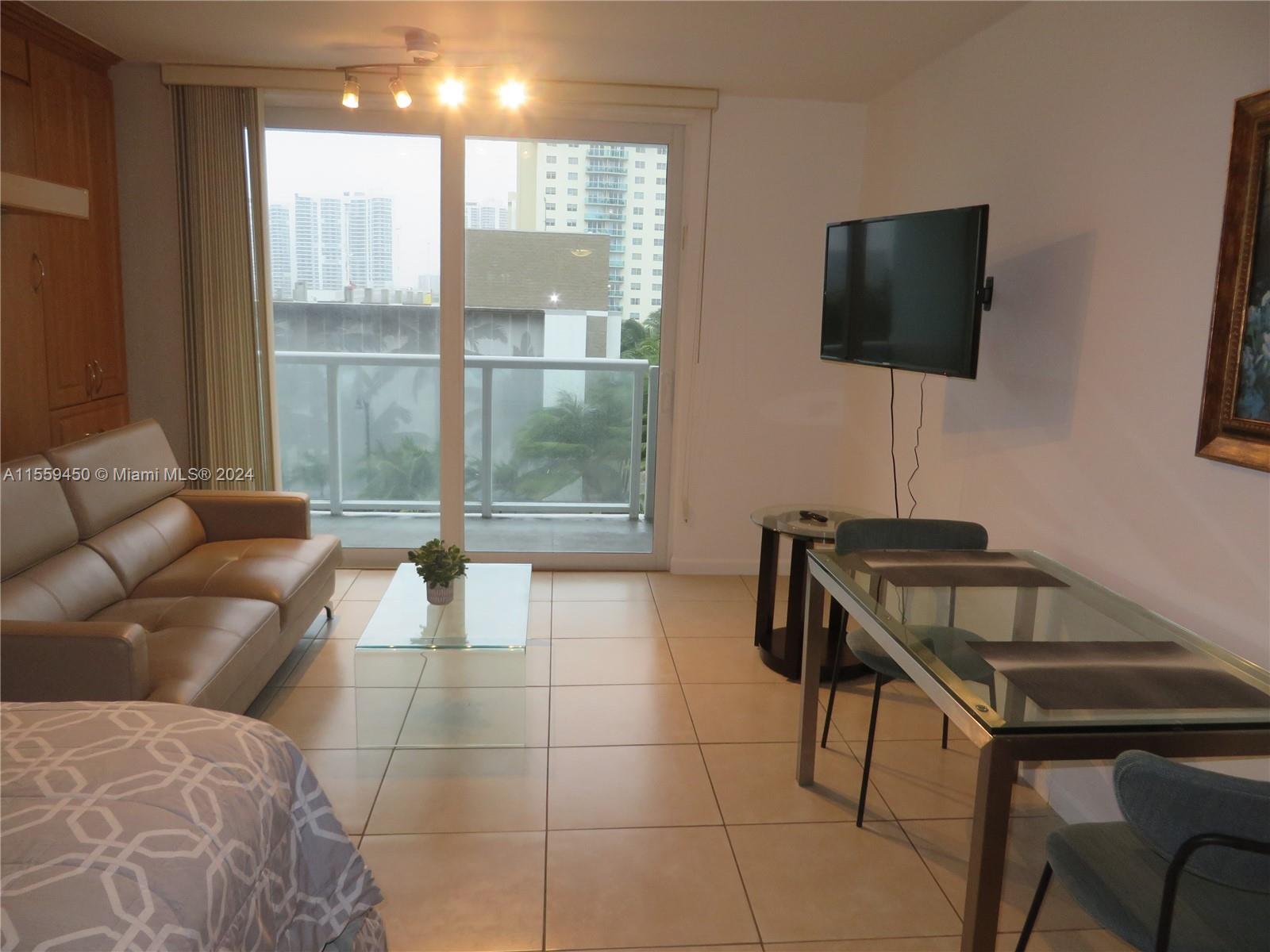 THE AVENTURA BEACH CLUB C - Residential Lease
