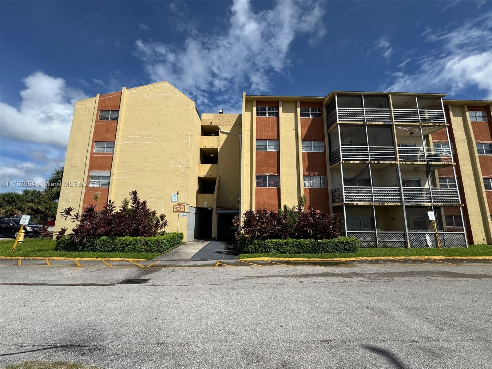 Property for Sale at 3710 Nw 21st St 111, Lauderdale Lakes, Broward County, Florida - Bedrooms: 1 
Bathrooms: 1  - $135,000