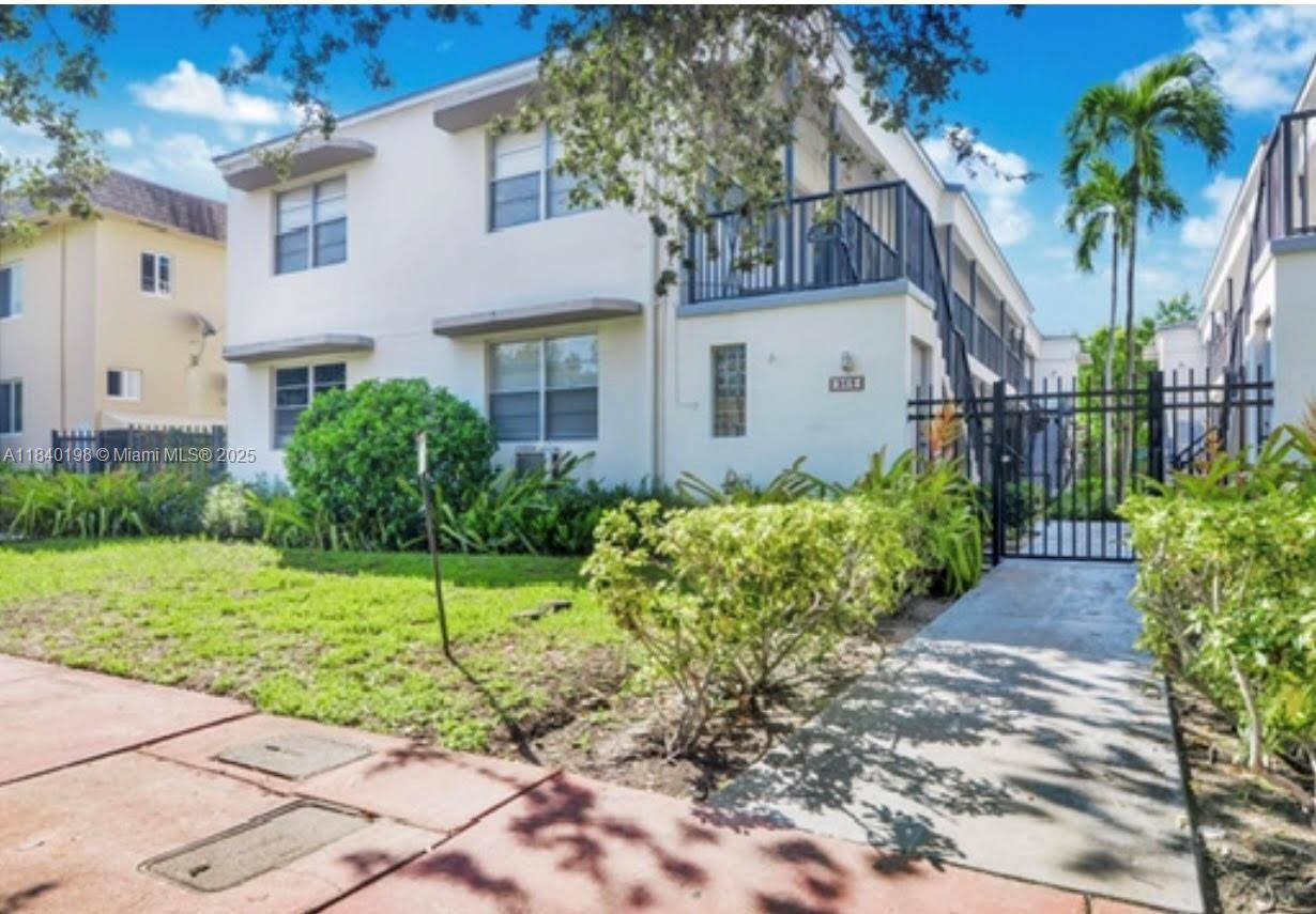 Normandy Isle. Great location near shops, restaurants, beaches. Spacious 1 bd/1 bth, renovated kitchen & bath. Fabulous 2-story walkup building with laundry facilities on-site. Off street parking.
