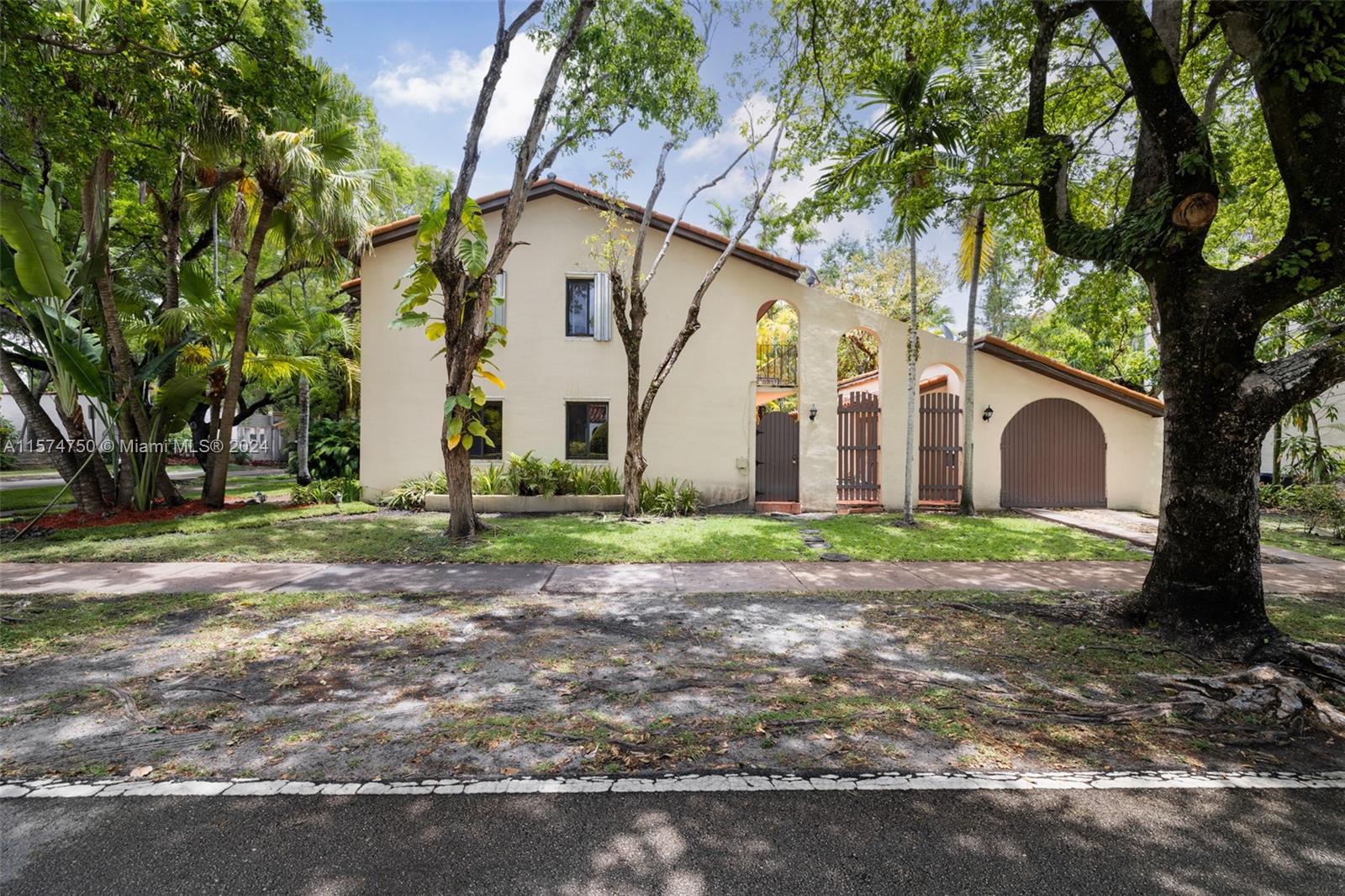 Property for Sale at 446 Minorca Ave, Coral Gables, Broward County, Florida - Bedrooms: 3 
Bathrooms: 2  - $1,399,000