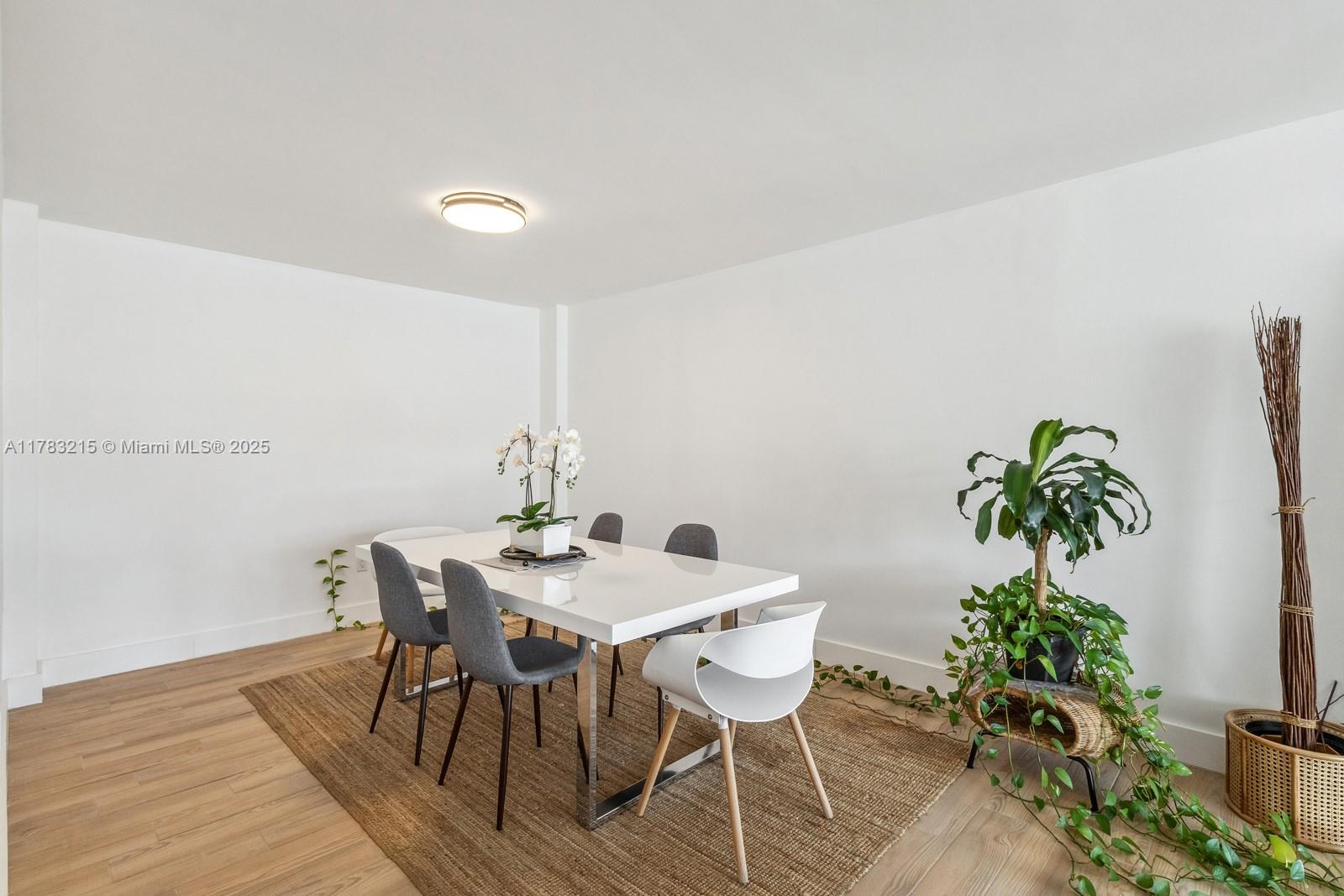177 Ocean Lane Dr 1013