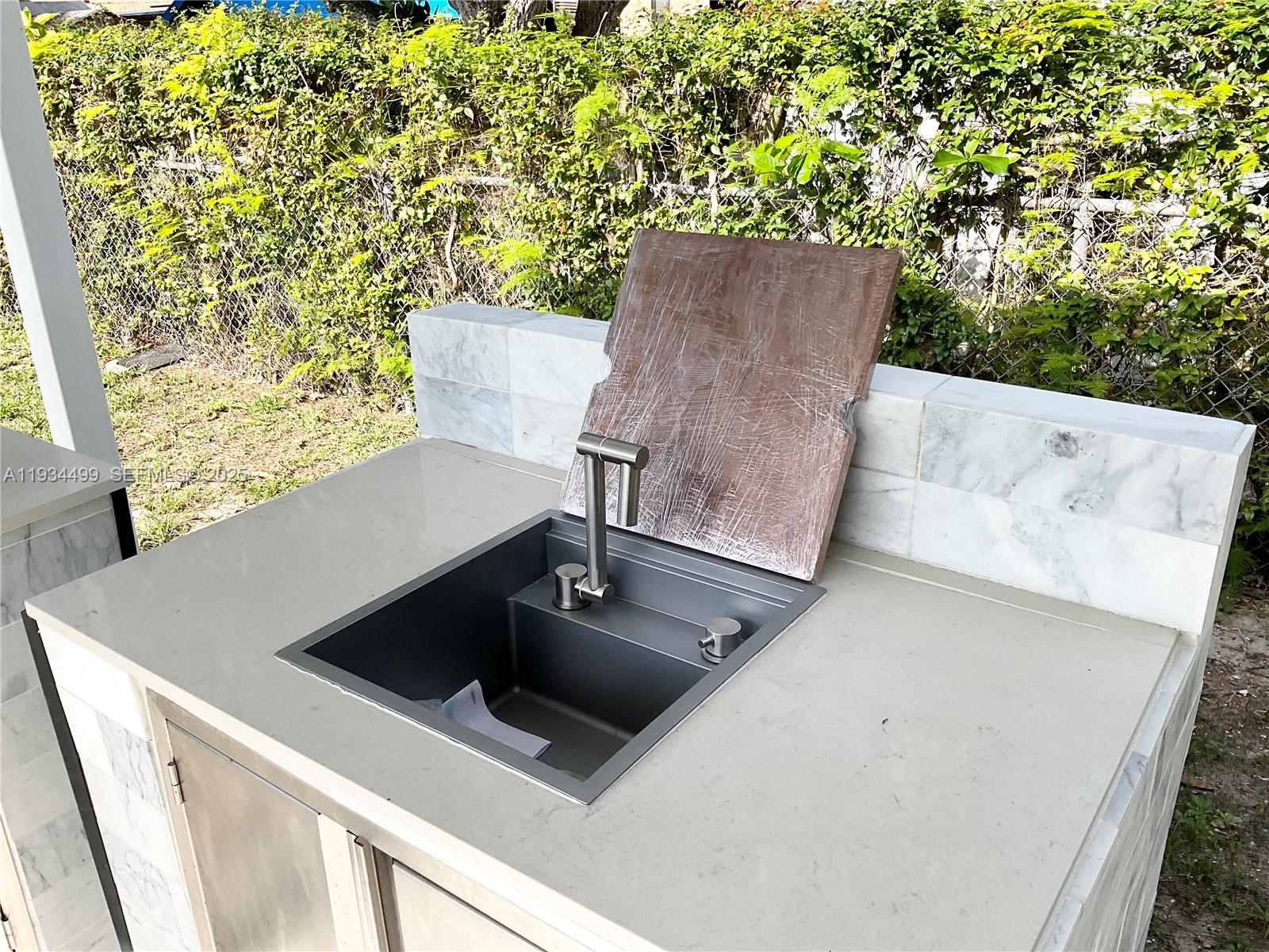 BISCAYNE GDNS SEC E PART - Residential