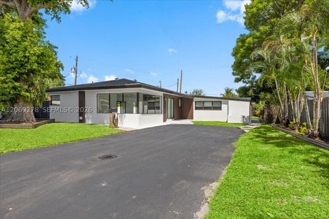 Photo of 406 Lawn Acres Ct, Hollywood, FL 33023 (MLS # A12069278)