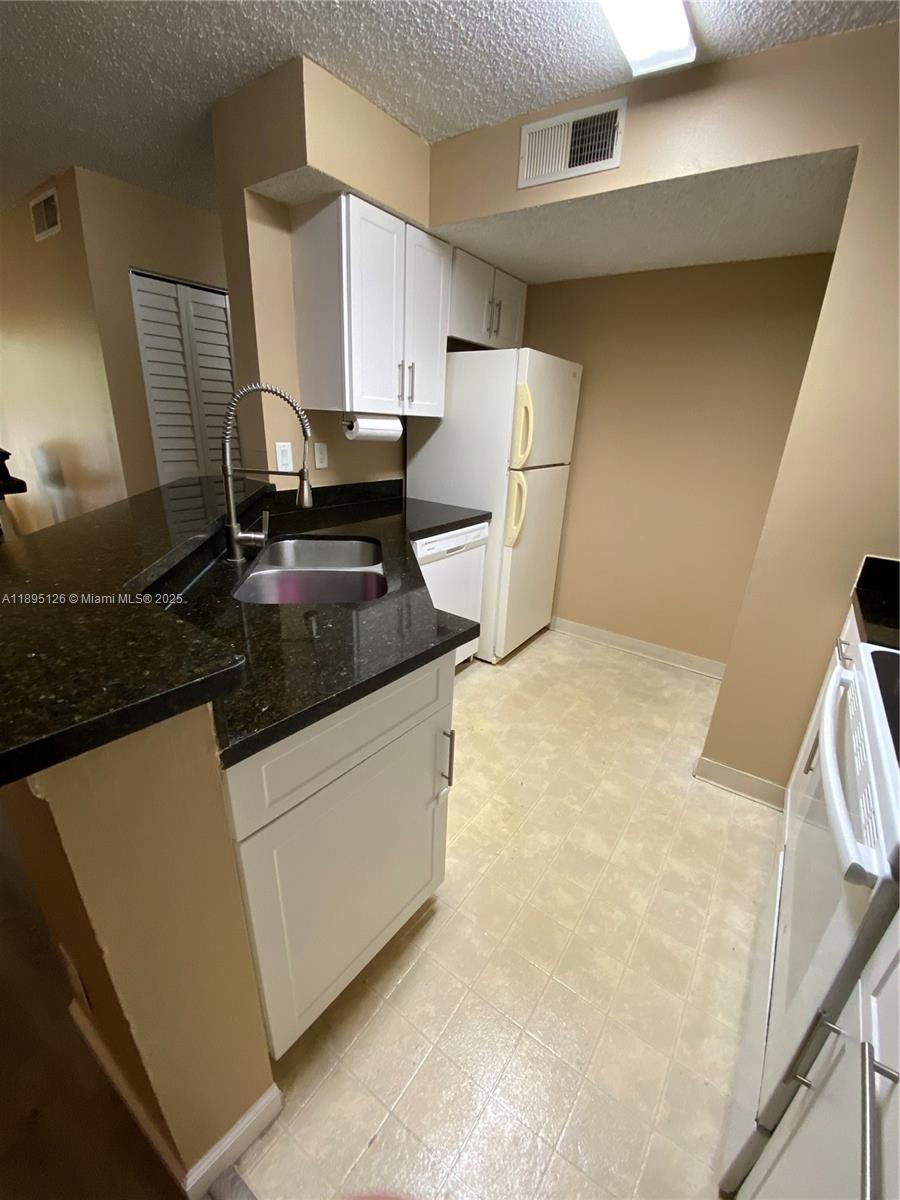 SUMMERBREEZE CONDO - Residential Lease