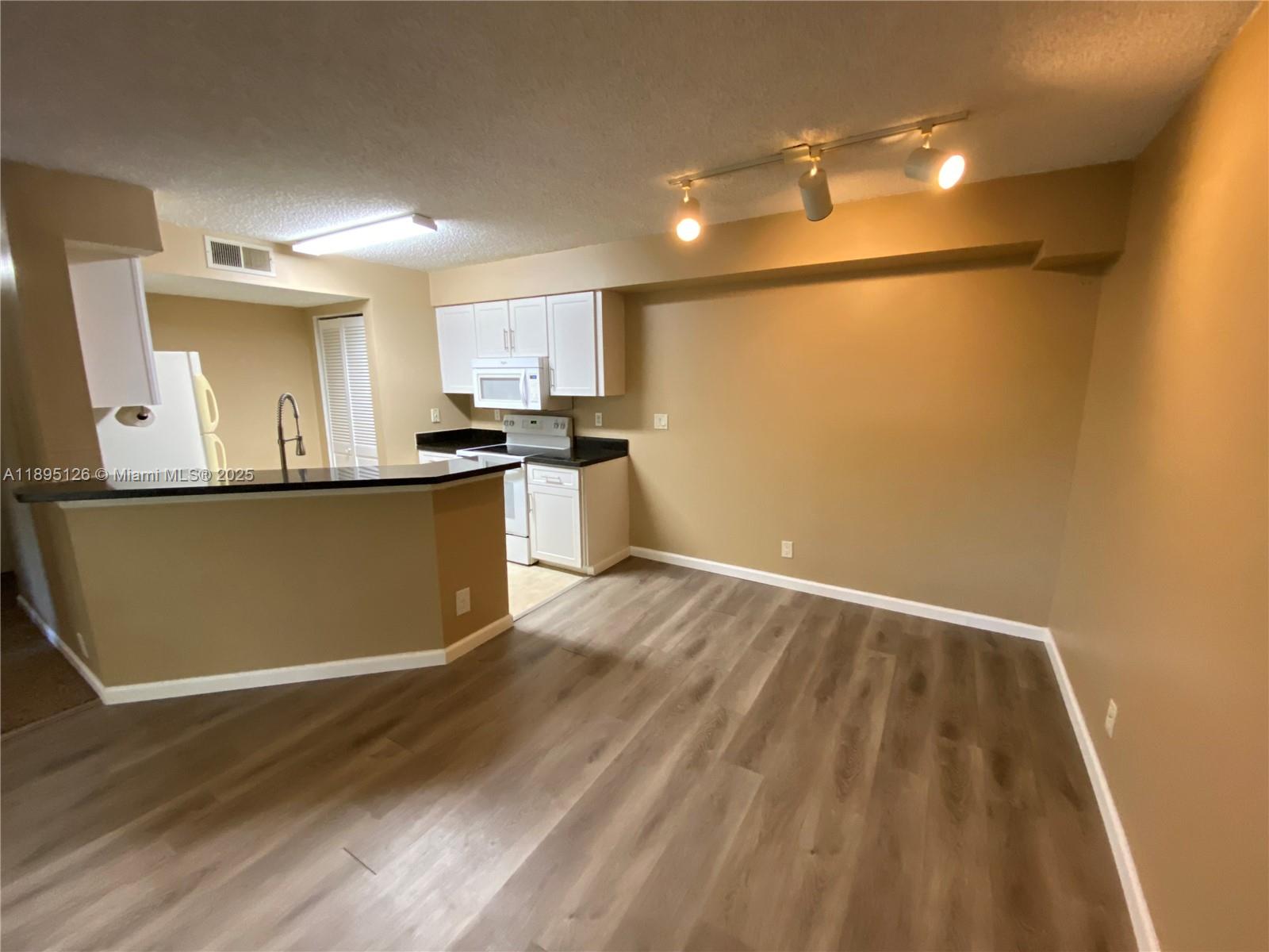SUMMERBREEZE CONDO - Residential Lease